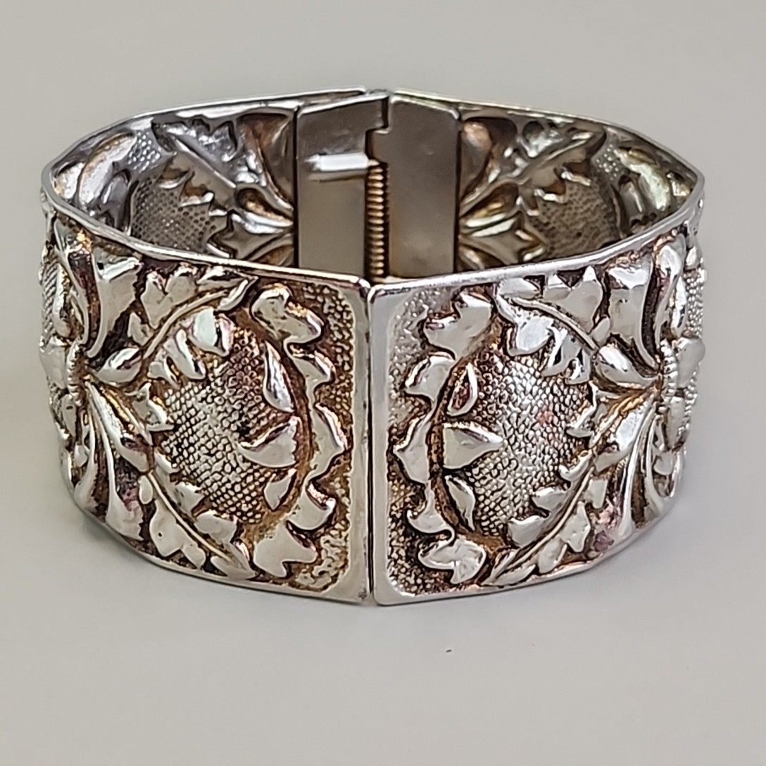 Vintage Bangle Bracelet Repousse Clamper Silver Tone 6.75″
