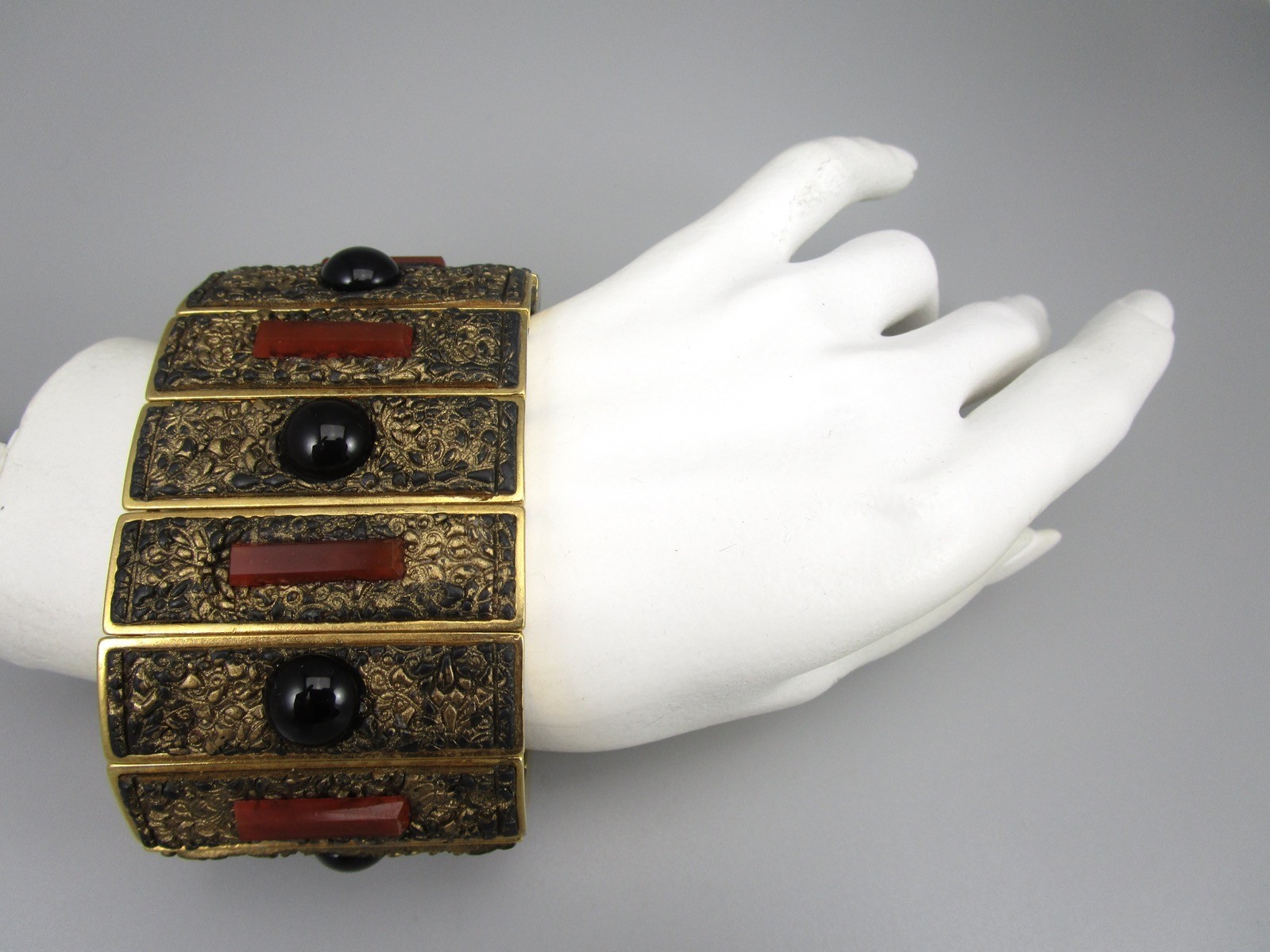 UNUSUAL 80’S YVES SAINT LAURENT GOLDTONE JET & CARNELIAN GLASS BRACELET