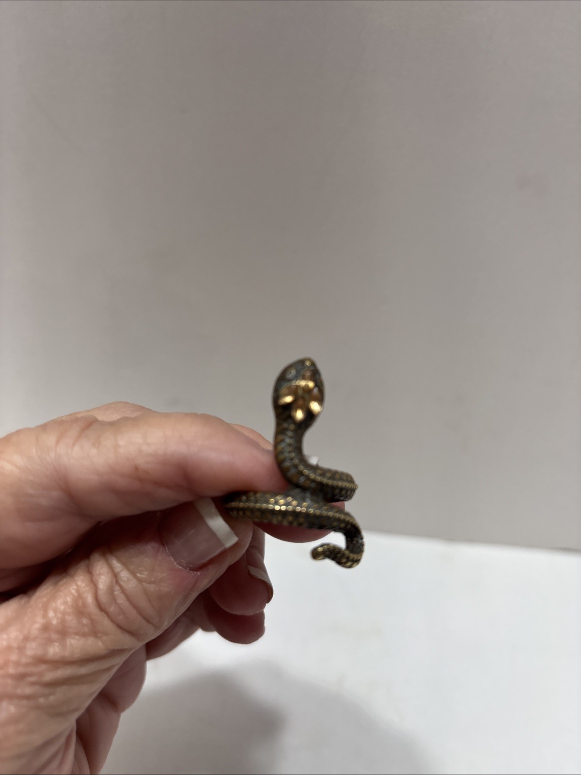 VINTAGE BRASS ORANGE CRYSTAL SNAKE RING SIZE 8