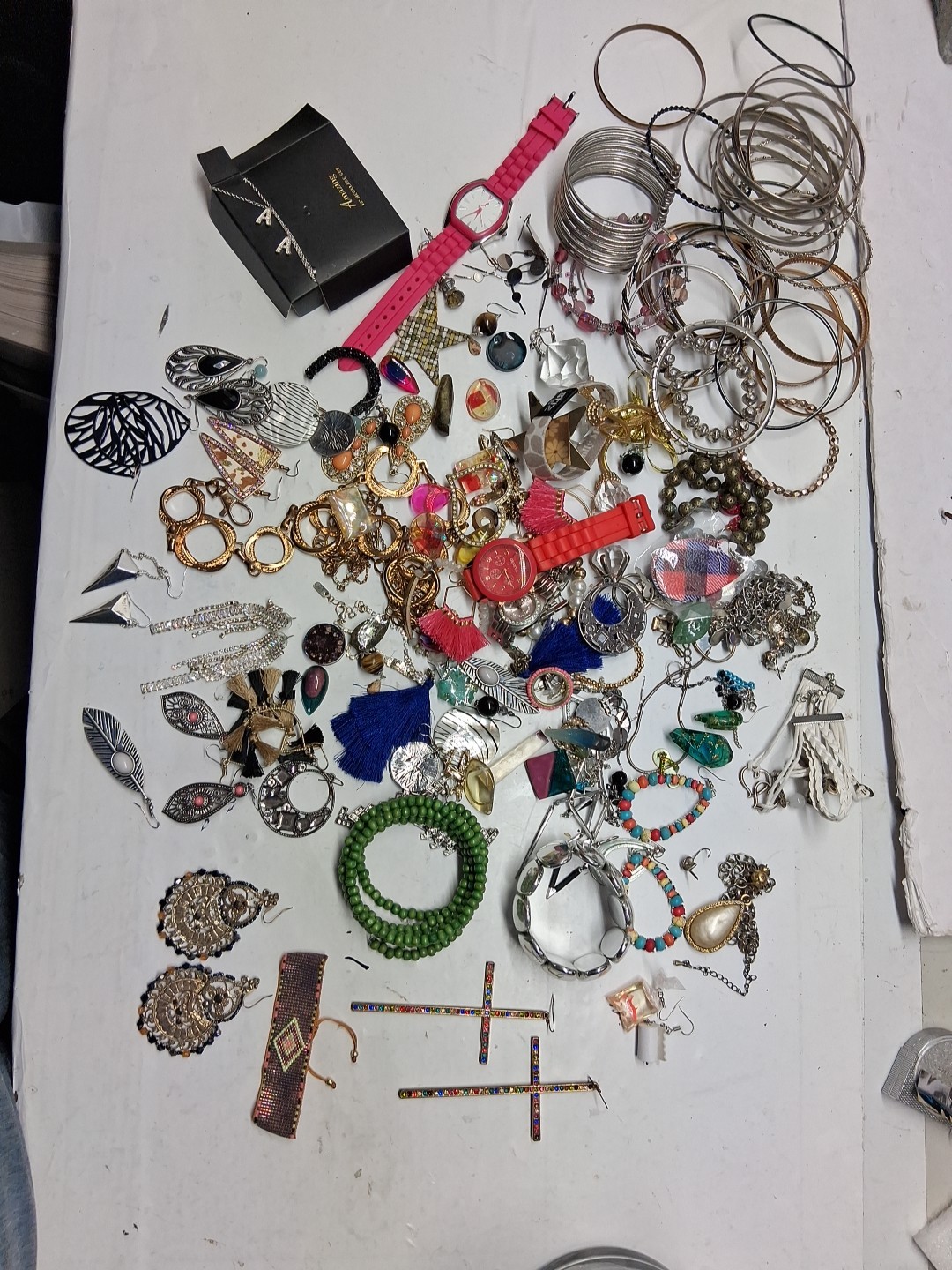 3.18Lbs Wearable Vintage Jewelry Huge lot Costume And More Unsearched Tangled