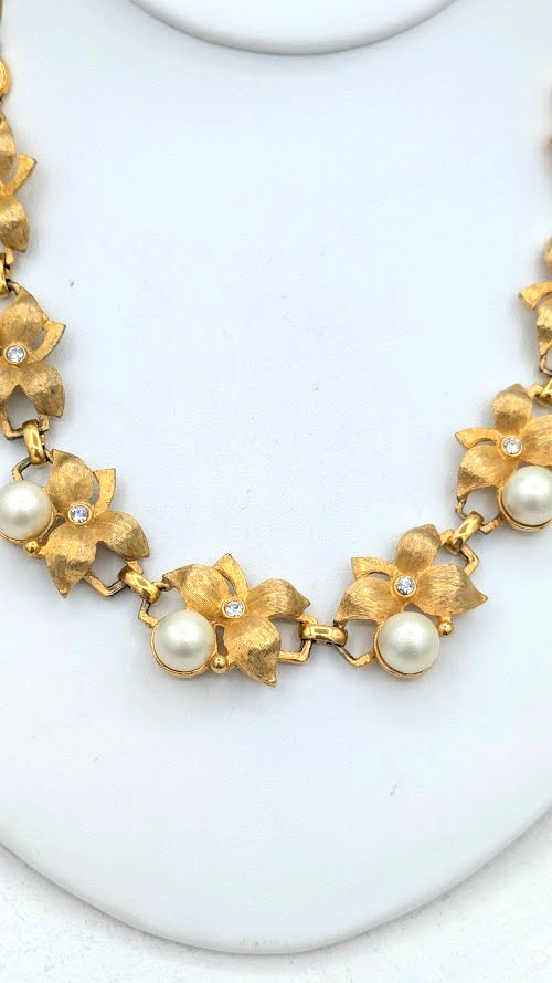 Vintage JUDY-LEE Floral Necklace Glass Pearls Rhinestones Gold Tone Adjustable
