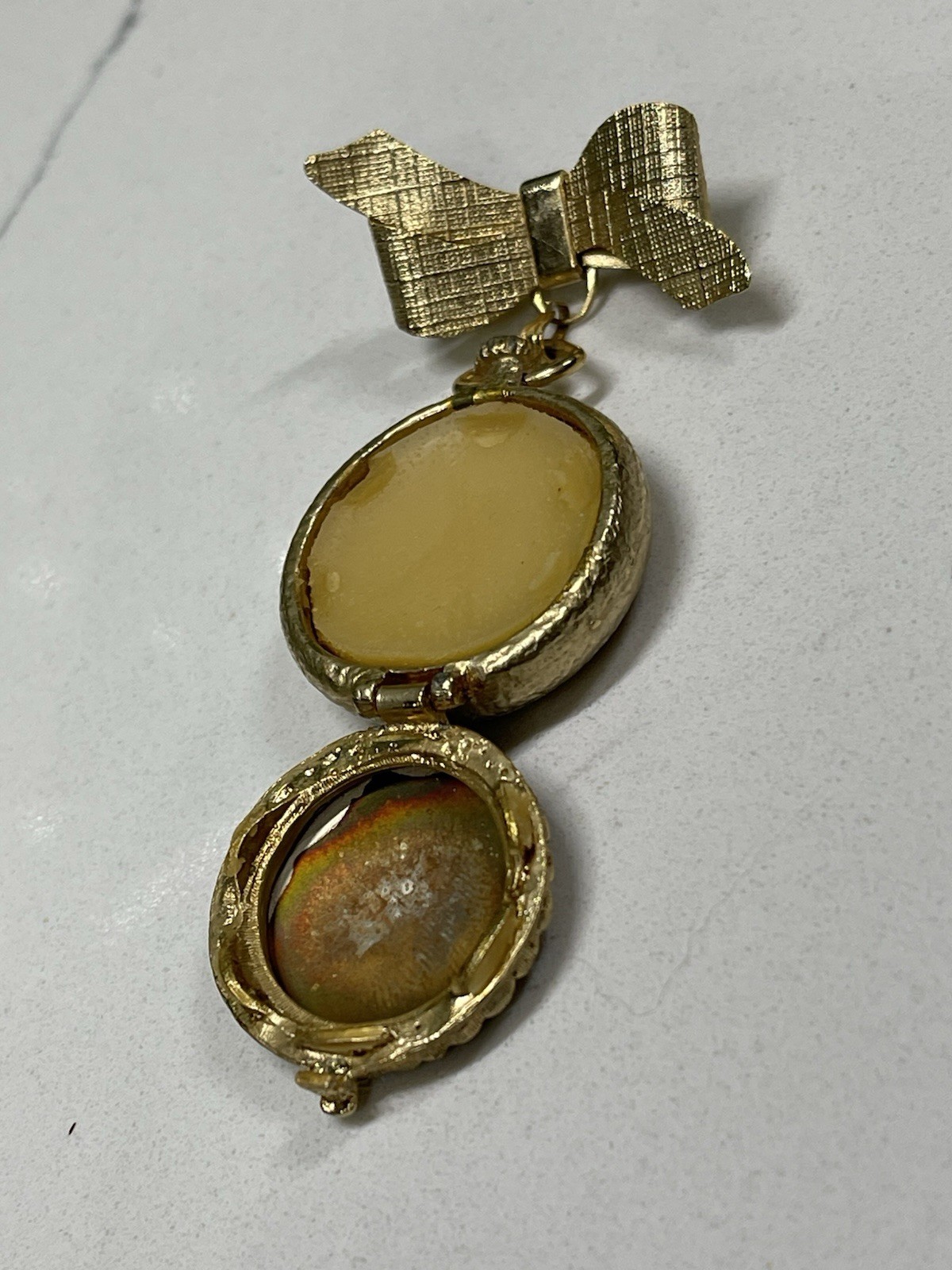 House of Fuller Solid Perfume Enameled Gold Locket Bow Brooch Unused