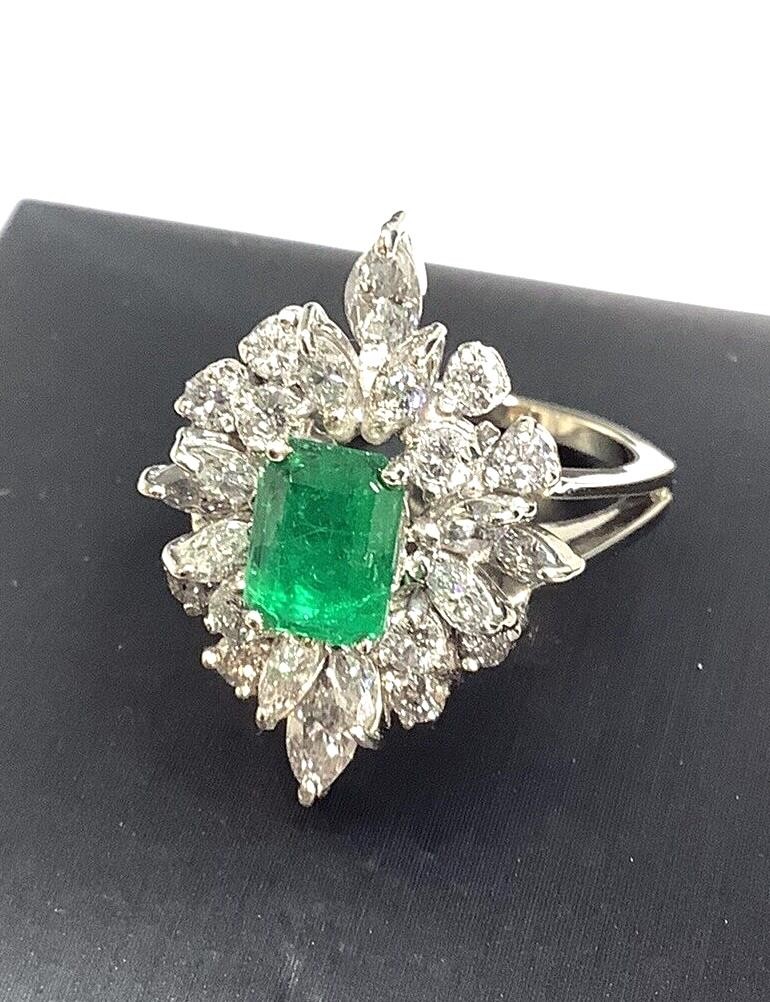 18K White Gold 1.88ctw Rectangular Cut Emerald & H/VS Mixed Cut Diamond Ring