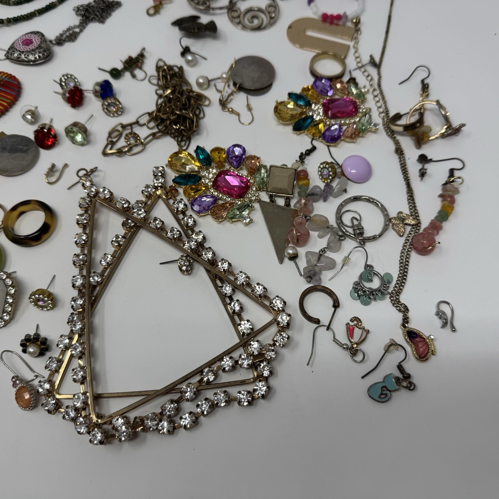 1 Lb Lot Mix of Single Earrings and Craft Junk Broken Jewelry Vintage Modern