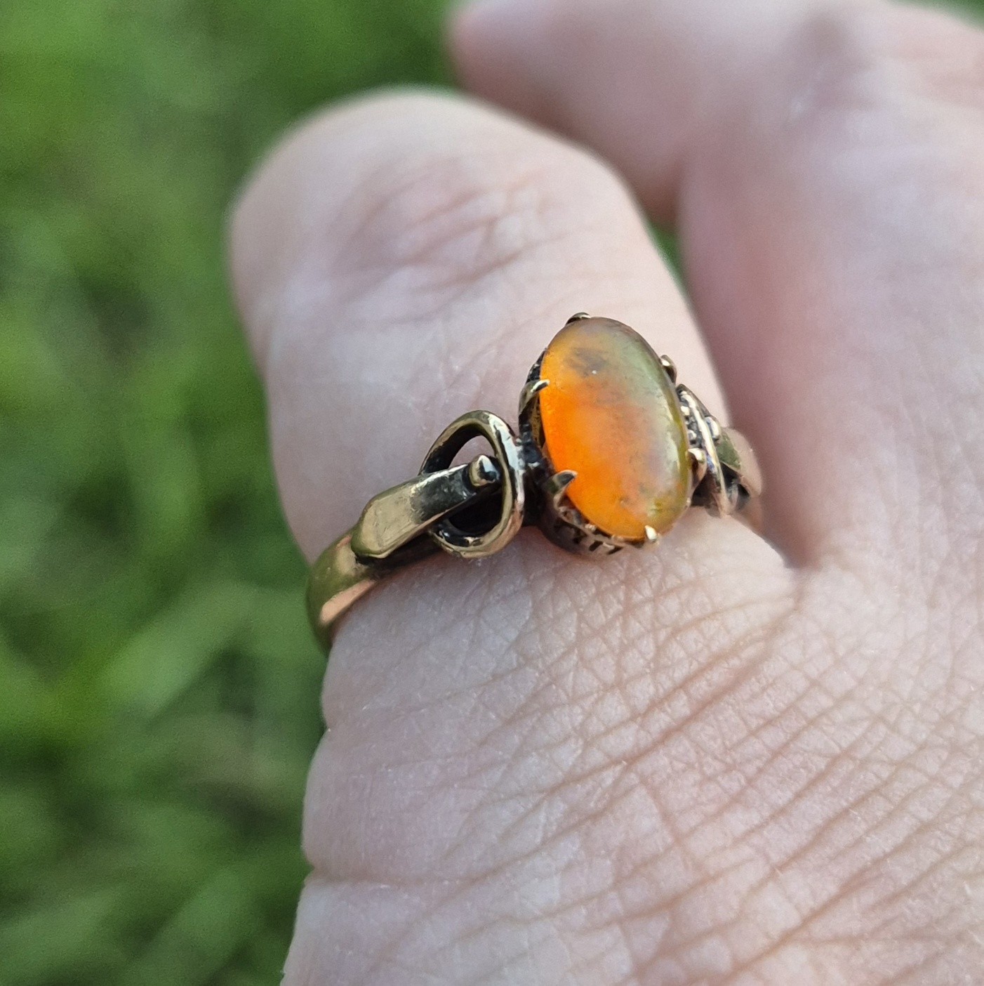 Antique 18K Yellow Gold Orange Fire Ethiopian Opal Ring Old Estate Jewelry