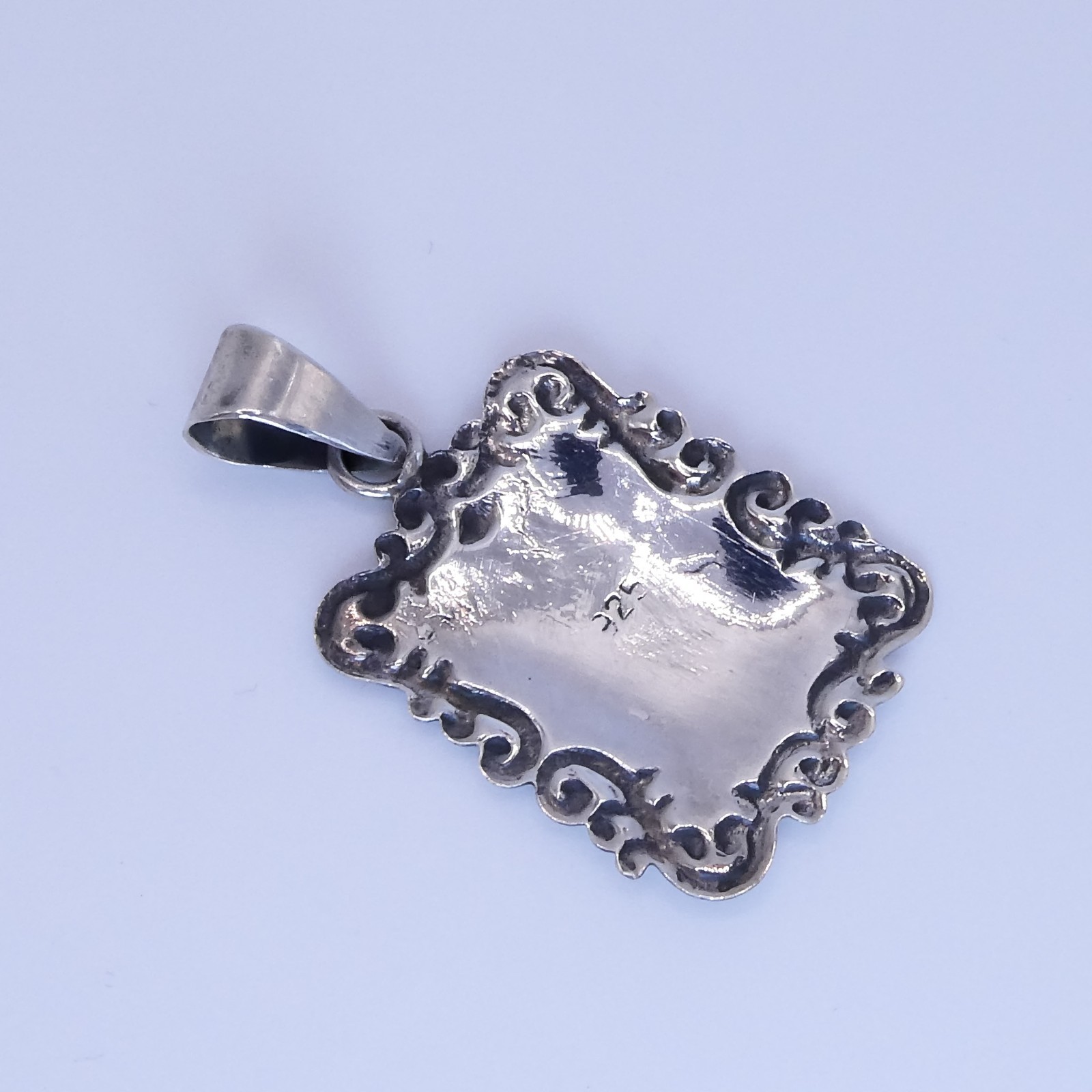Vintage Sterling Silver 925 Repousse Engravable 1.5″ Womens Necklace Pendant