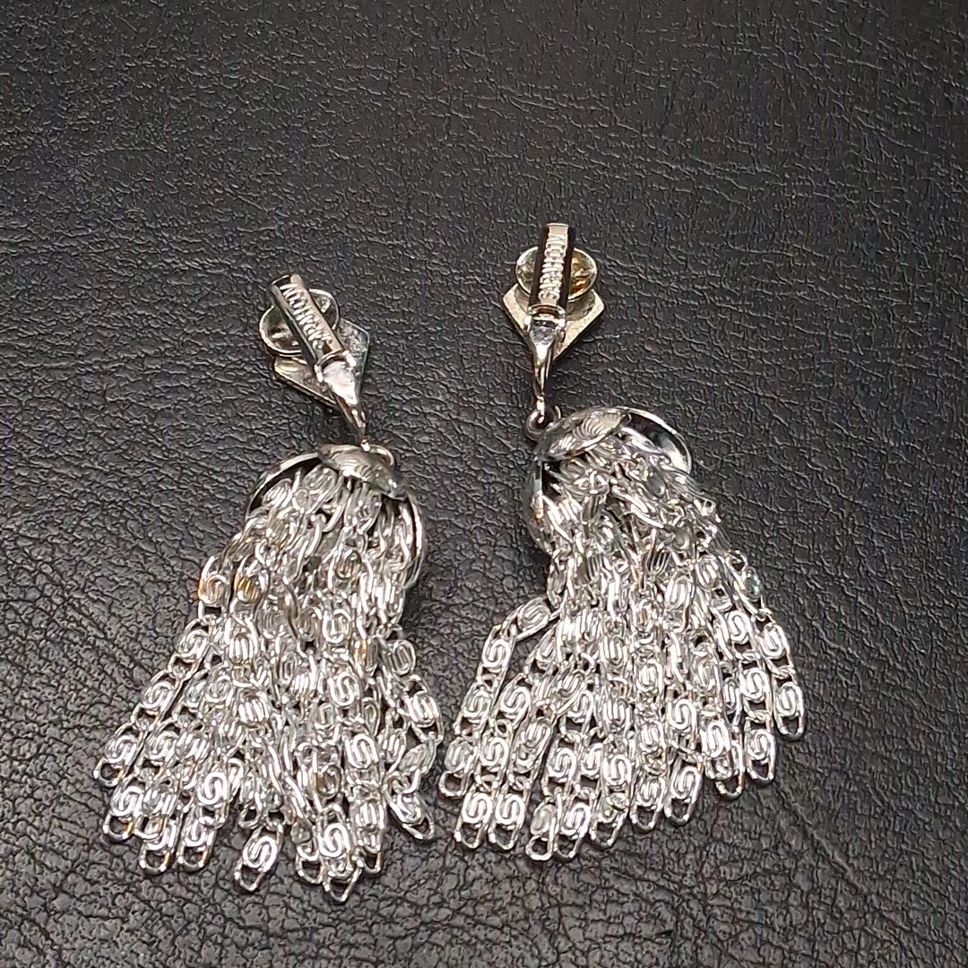 Vintage SARAH COVENTRY Multiple Chain Necklace & Clip On Earrings. 17.100