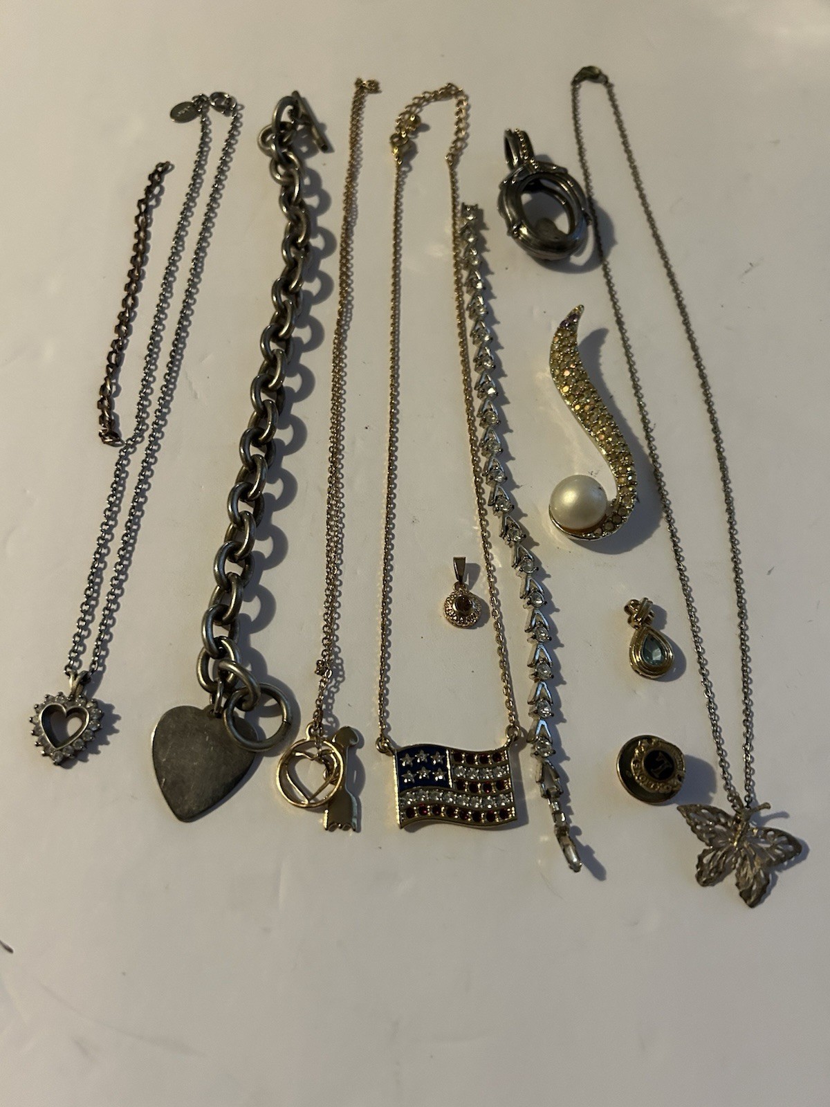 vintage 11 piece Jewelry 4 Necklace 2 Bracelet 3 Pendant 1 Brooch 1 Pin