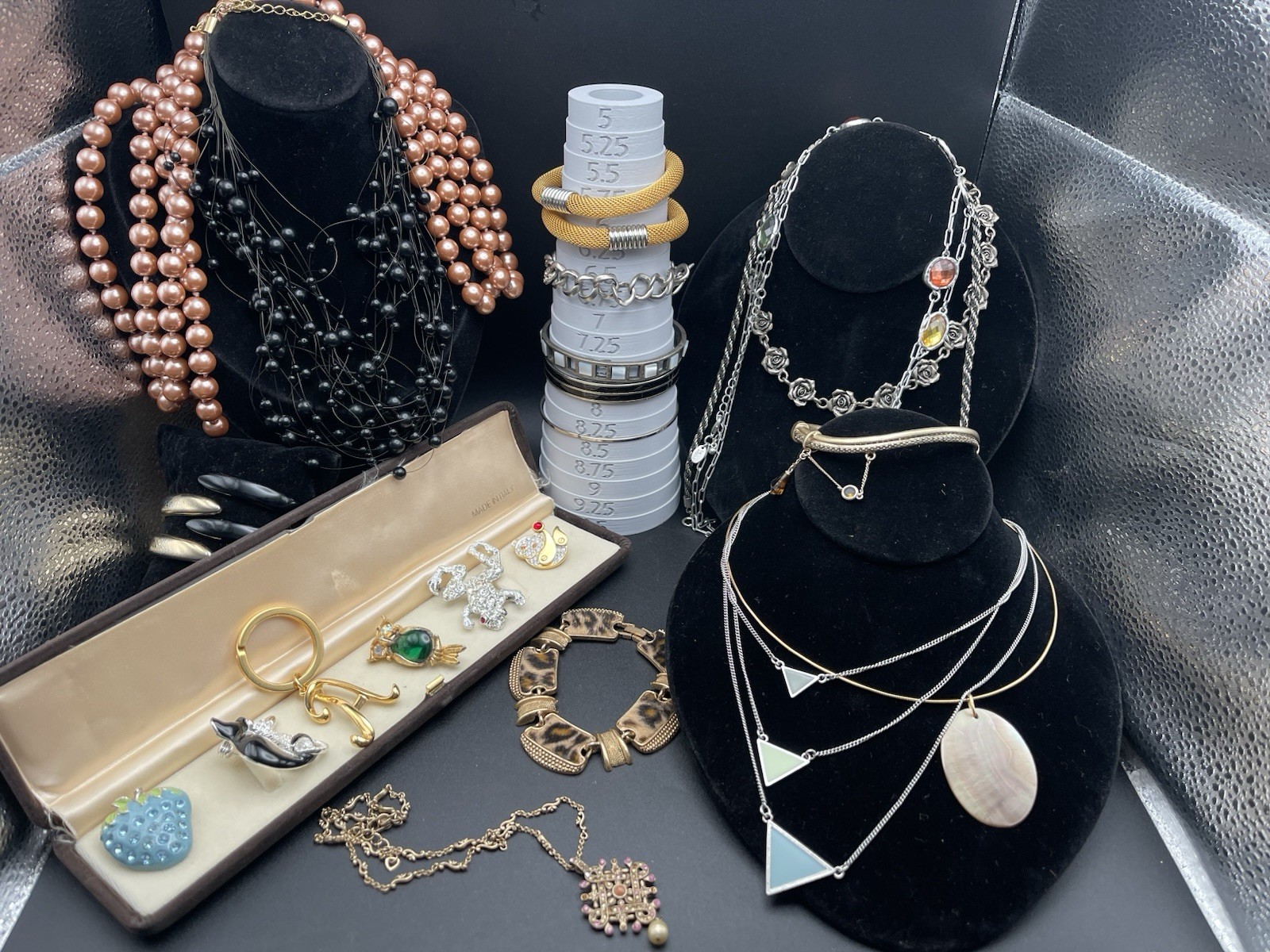 🔥ViNTage To MoD Jewelry Lot-22 Monet Joan Rivers Jewelmint Brooch Necklace Etc