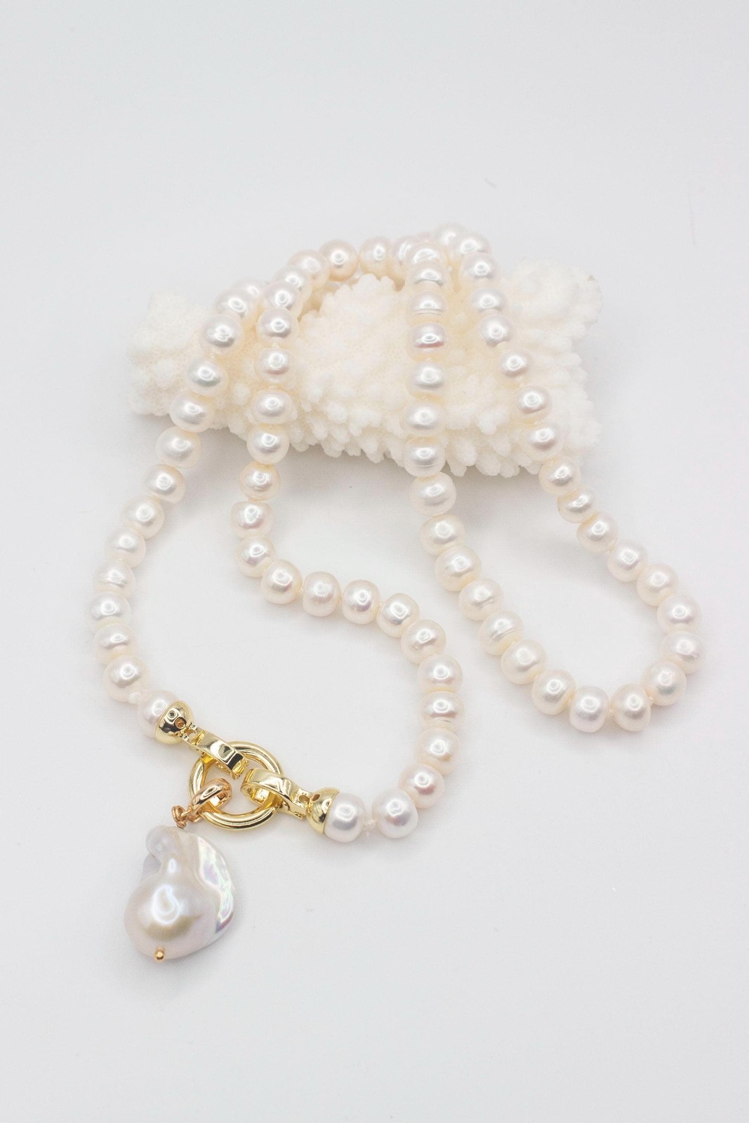 24 Inch Hand Knotted White Freshwater Pearl Necklace Detachable Baroque Pendant
