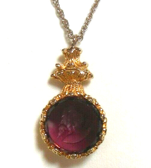 Vintage Unsigned Goldette Amethyst Intaglio Glass Pendant Necklace