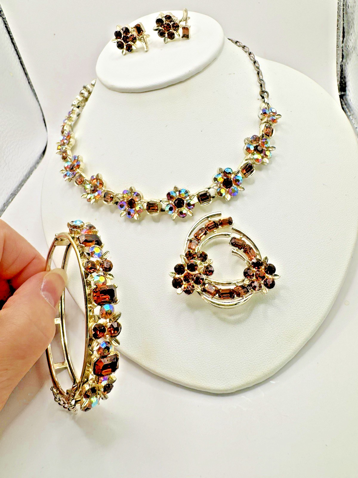 Vntg. Lisner Full Parure Golden Brown Necklace,Bracet,Earrings,Pin Signed