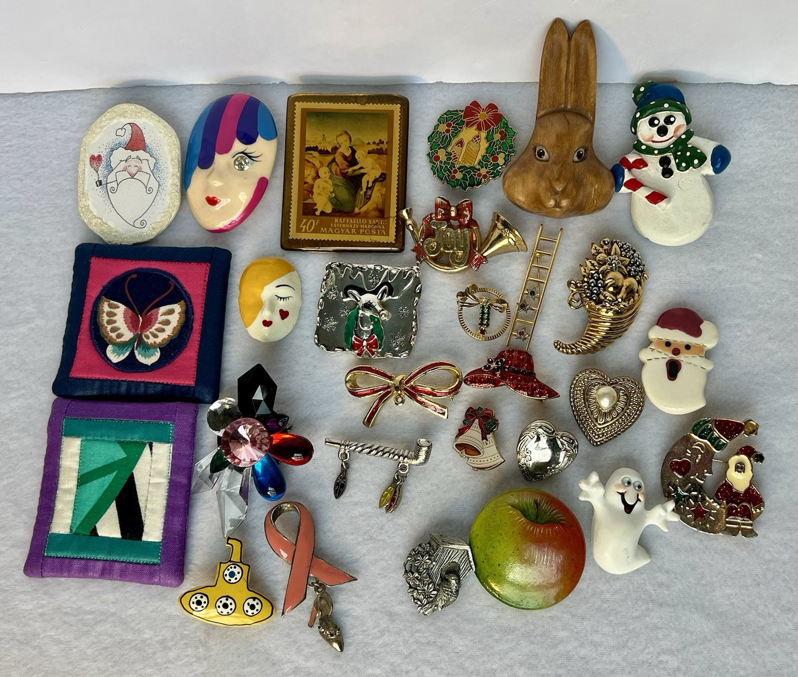 Lot Of 28 Vintage Brooches 9oz Holiday, Figural, Metal, Stone, Plastic Pre Owned