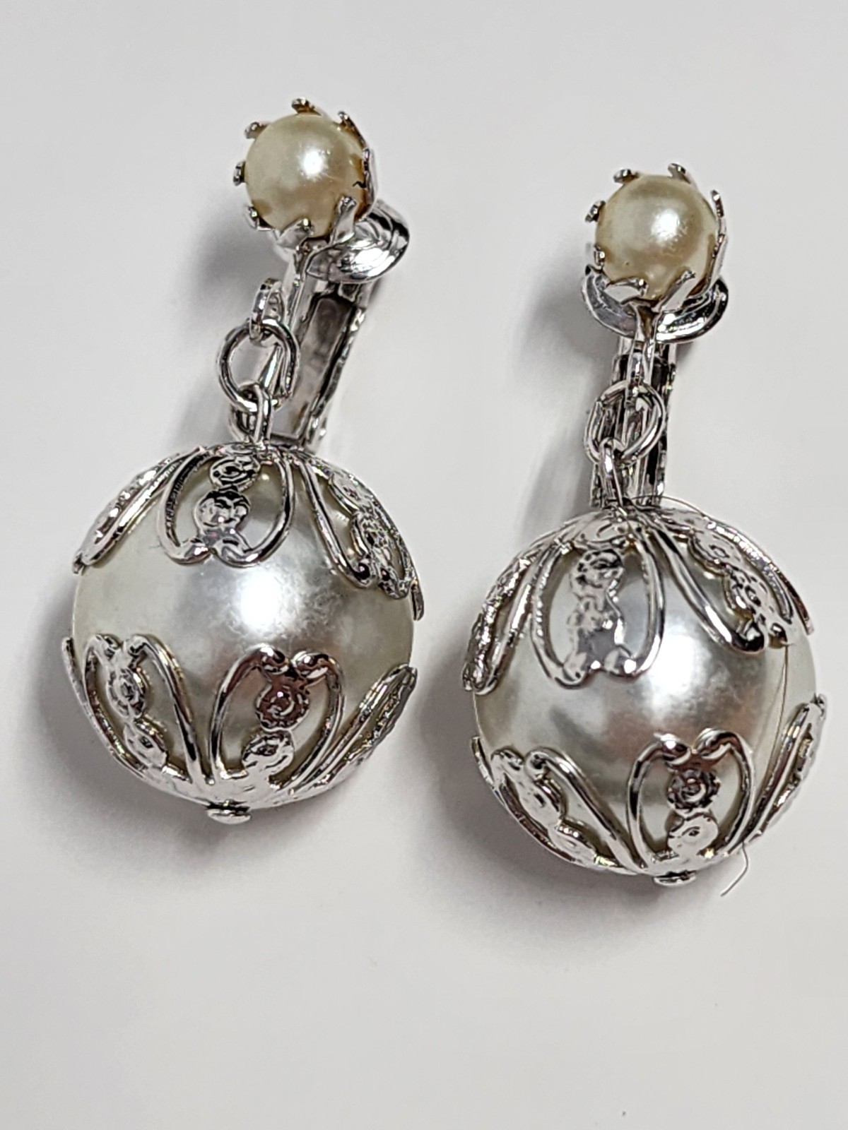 Vintage Sarah Coventry Chain Ability Earrings Faux Pearl Filigree Dangle Clip On