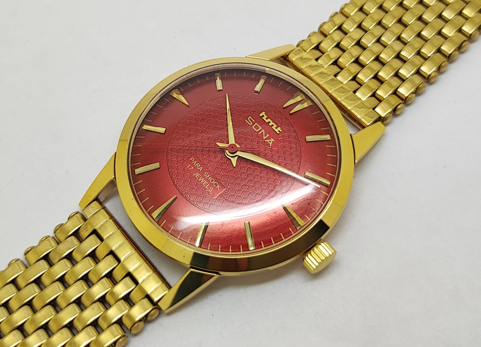 Vintage Hmt Sona Red Dial 17 Jewels Para Shock Mechanical hand winding Watch**