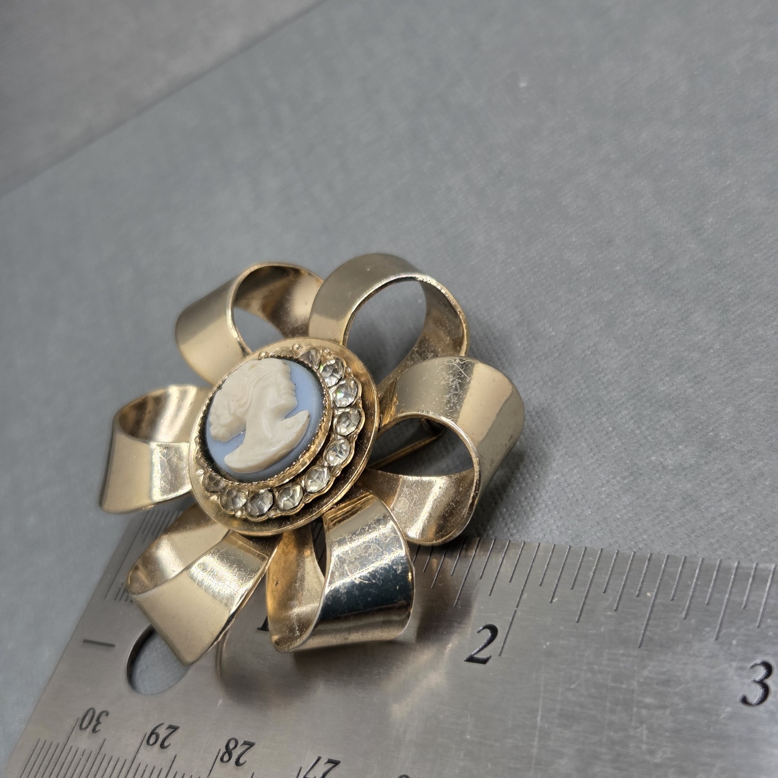 Vintage Unsigned Cameo Brooch Rhinestone Goldtone Flower Ribbon