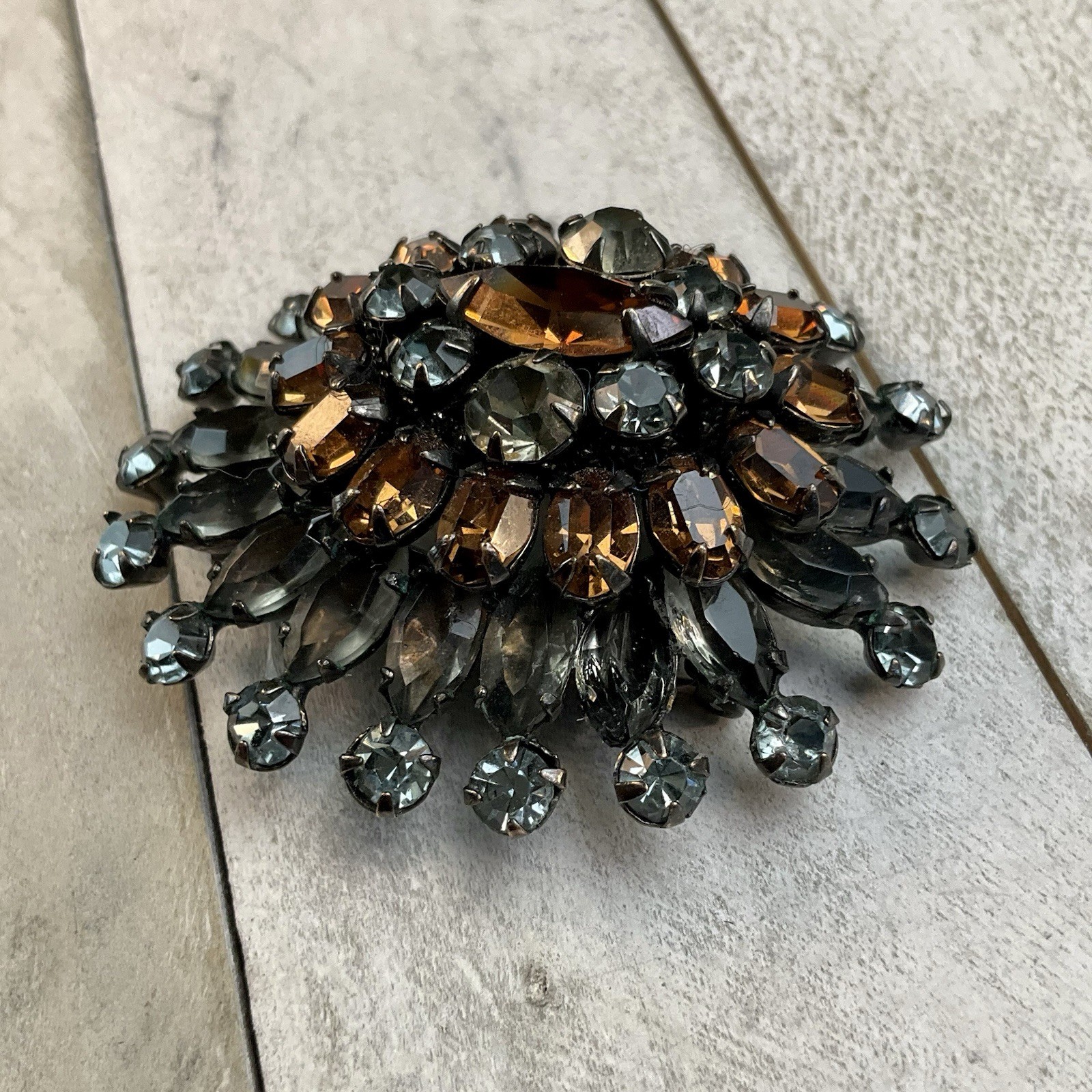 Schreiner Vintage Layered Smokey Gray Topaz Rhinestone Dome Brooch Pin READ
