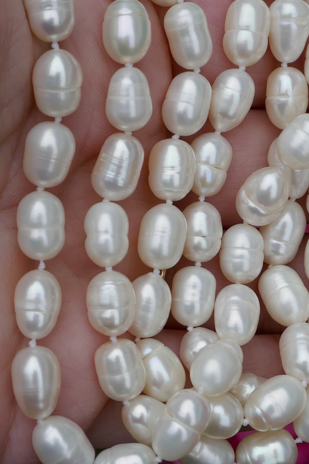 Vintage 6.4 mm x 10.6 mm White Circle Pearl Necklace – 33″ Long