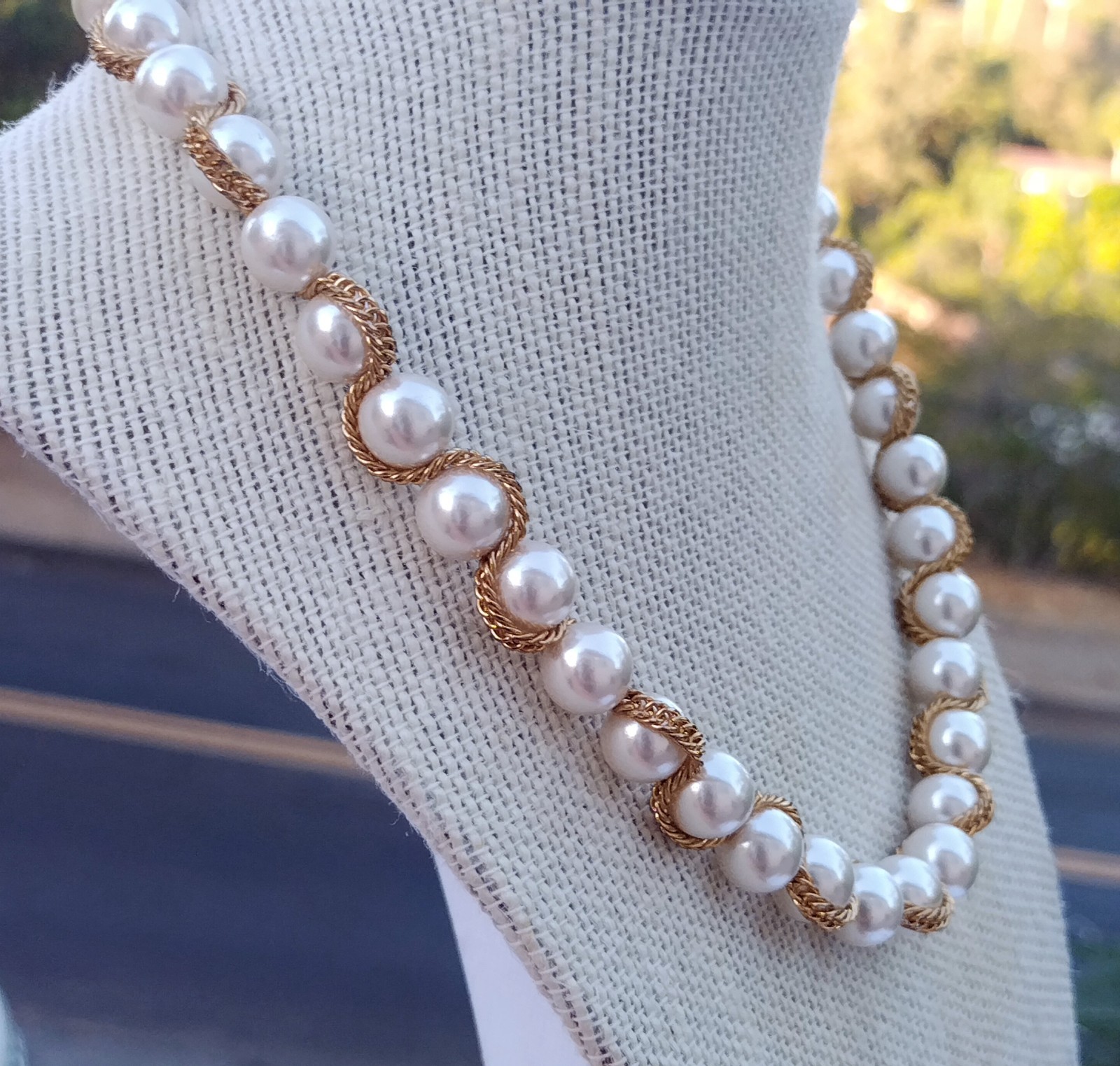 Vintage Faux Peral Gold Tone Intertwined 17″ Statement Costume Jewelry Classic