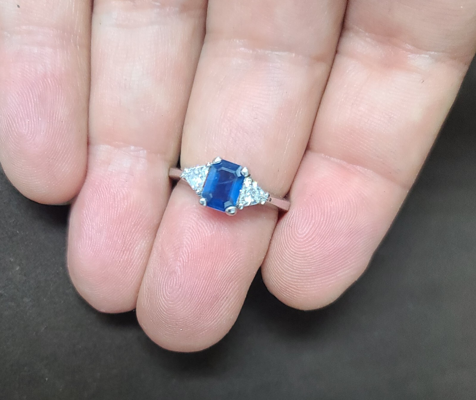 18K White Gold Engagement Ring 1.15CT. Natural Blue Sapphire Emerald Shape