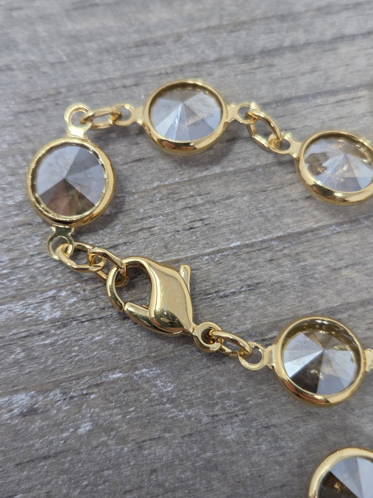 Champagne Crystal Bezel Necklace Gold Tone Vintage 17.5 Inches Sparkly!