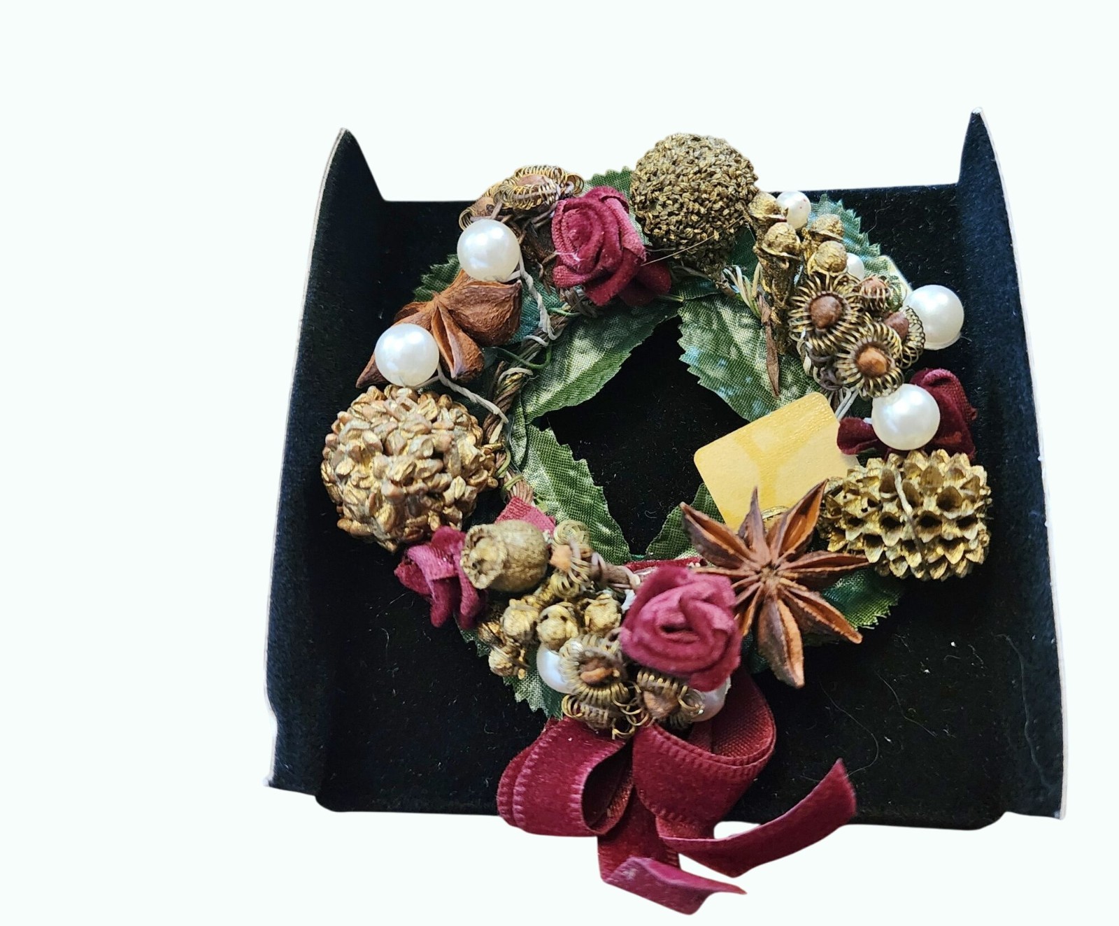 Vintage Avon Potpourri Wreath Pin Unused With Box 1997