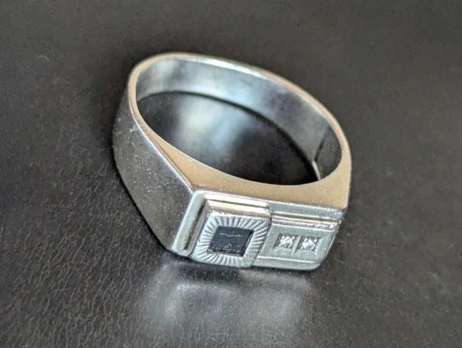 Vintage men’s signet ring sterling silver 925 Size 11.5 wt. 5.4 g.