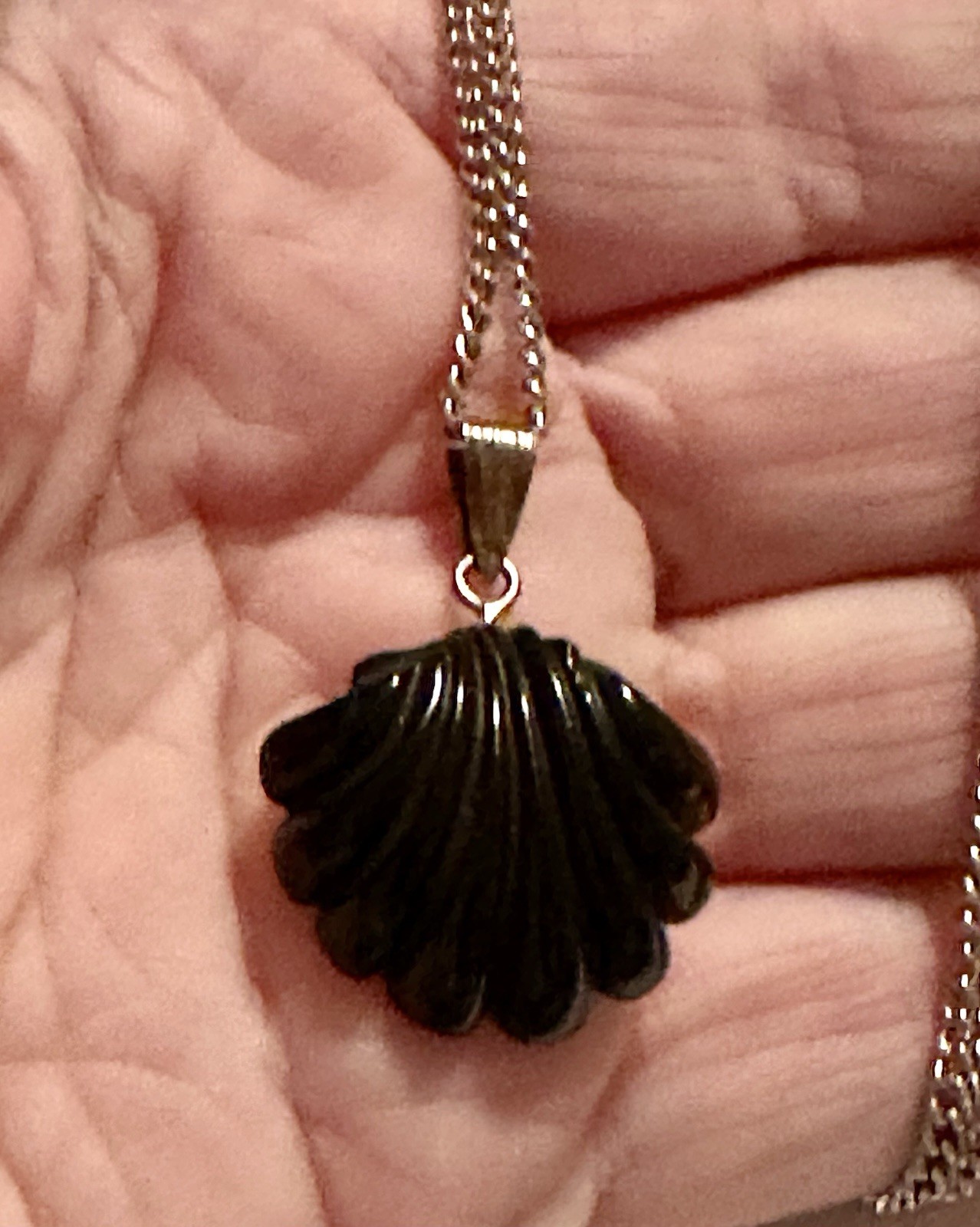 Vintage Signed Sarah Coventry Black Shell Pendant Necklace Silver Tone 18.5″