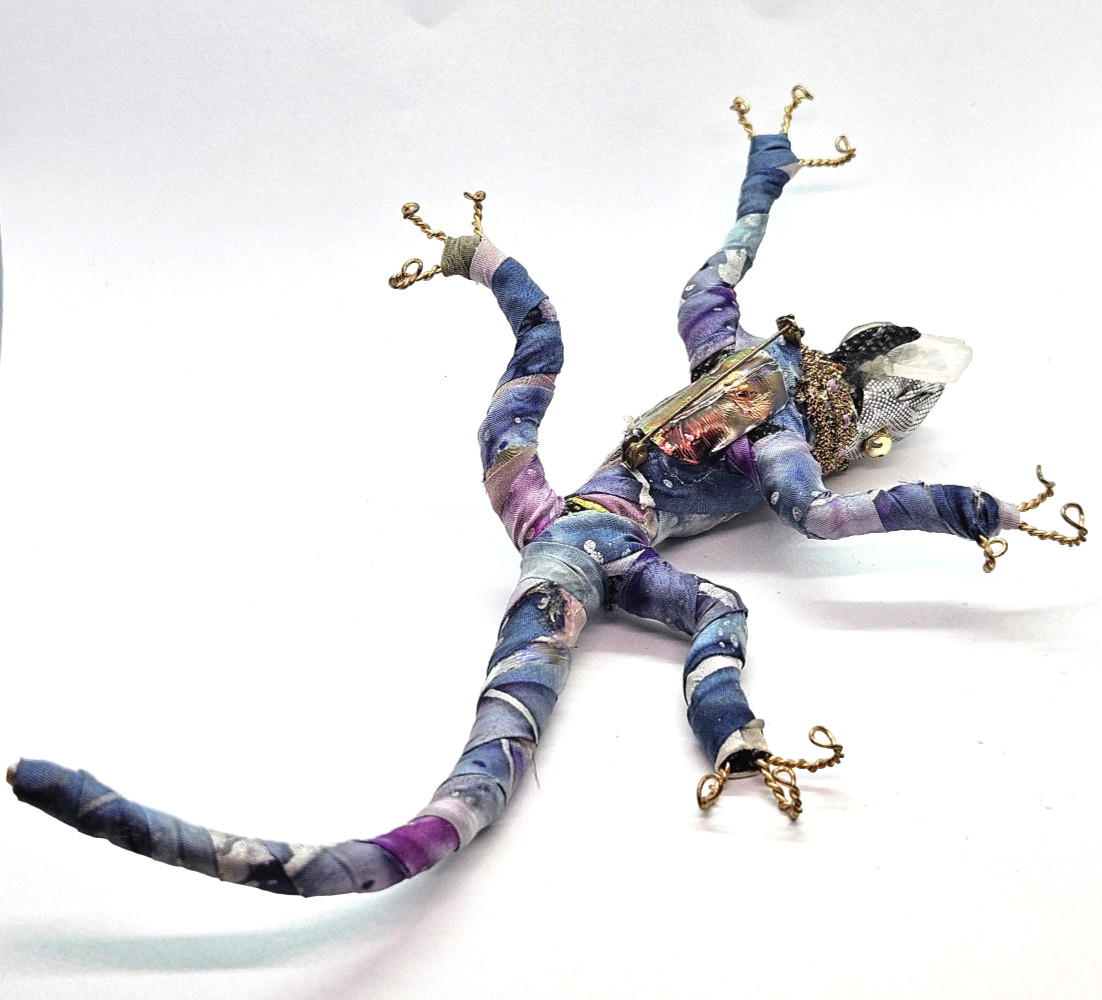 Amazing SANDRA KLINK Wondrous Creatures Lizard Reptile Brooch Art Pin Fabric 8″