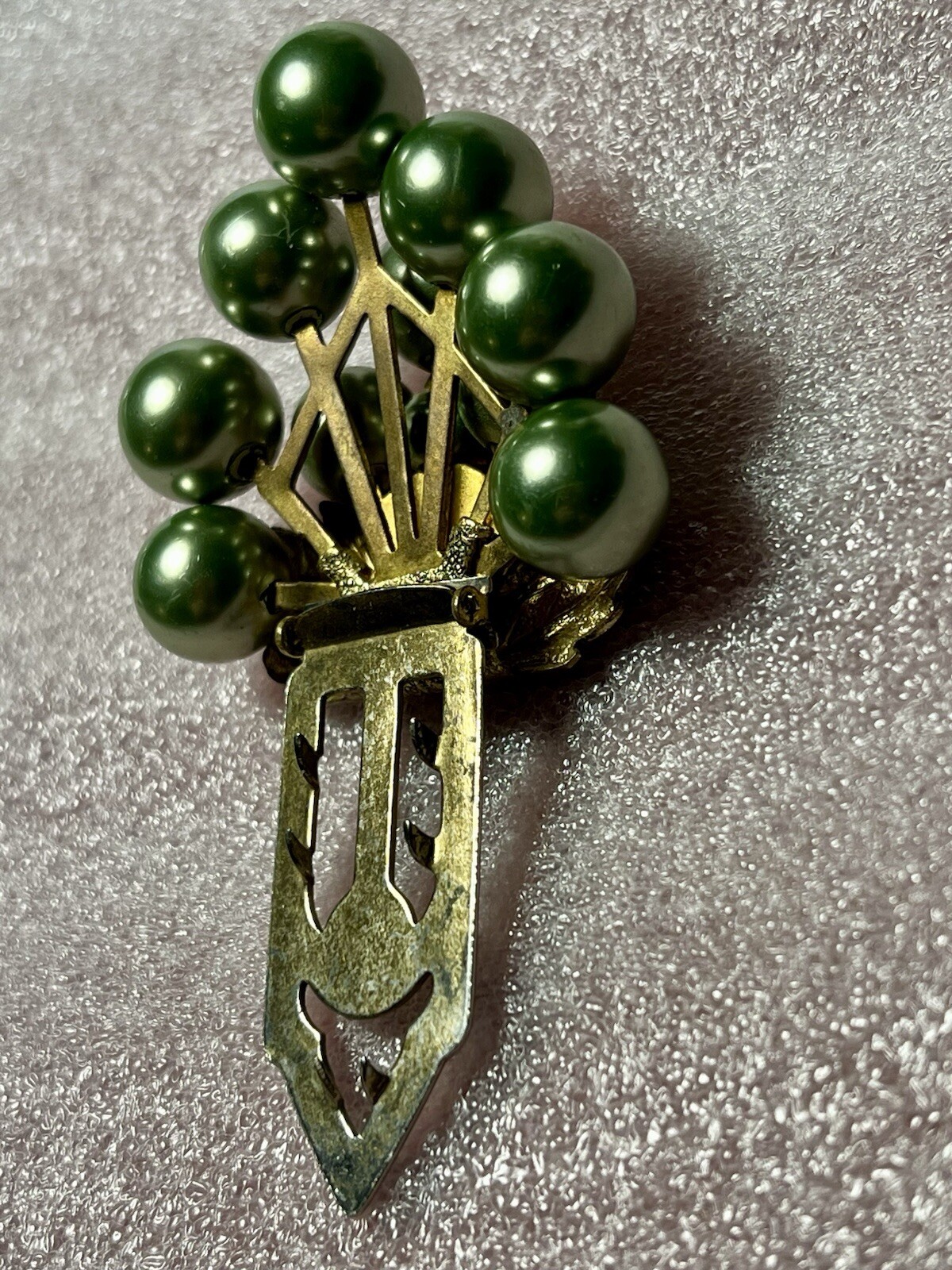 Vintage 1930 Art Deco Coat/Dress Brooch/pin Faux Green Pearls/grapes.
