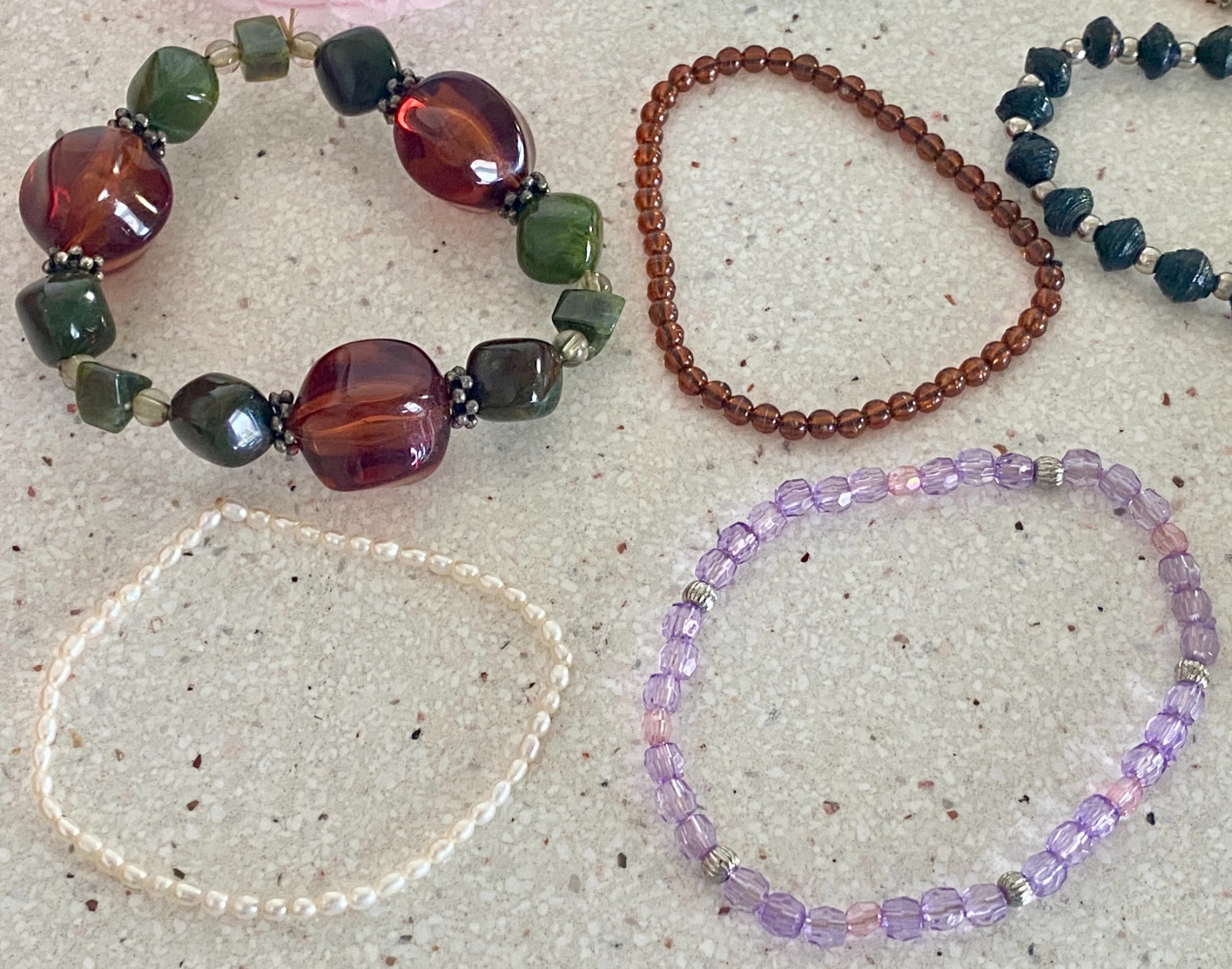 Lot of 16 Bracelets Beaded Stretch Gemstone Wood Lucite Stackable Lizas Kissaka