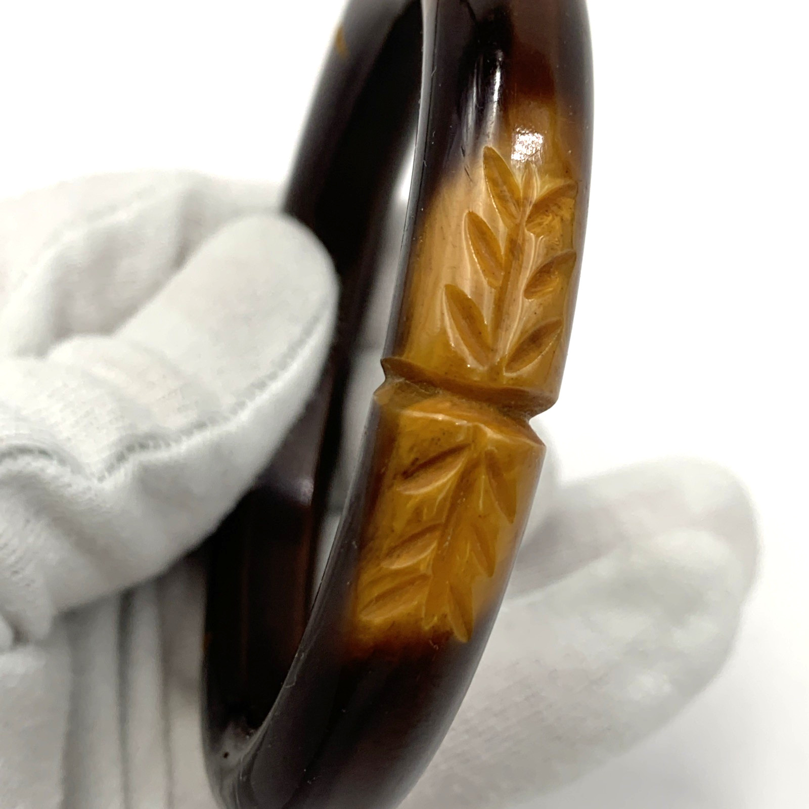 Carved BAKELITE Bangle Bracelet Vintage Brown Mottled Golden-Brown 32.2g