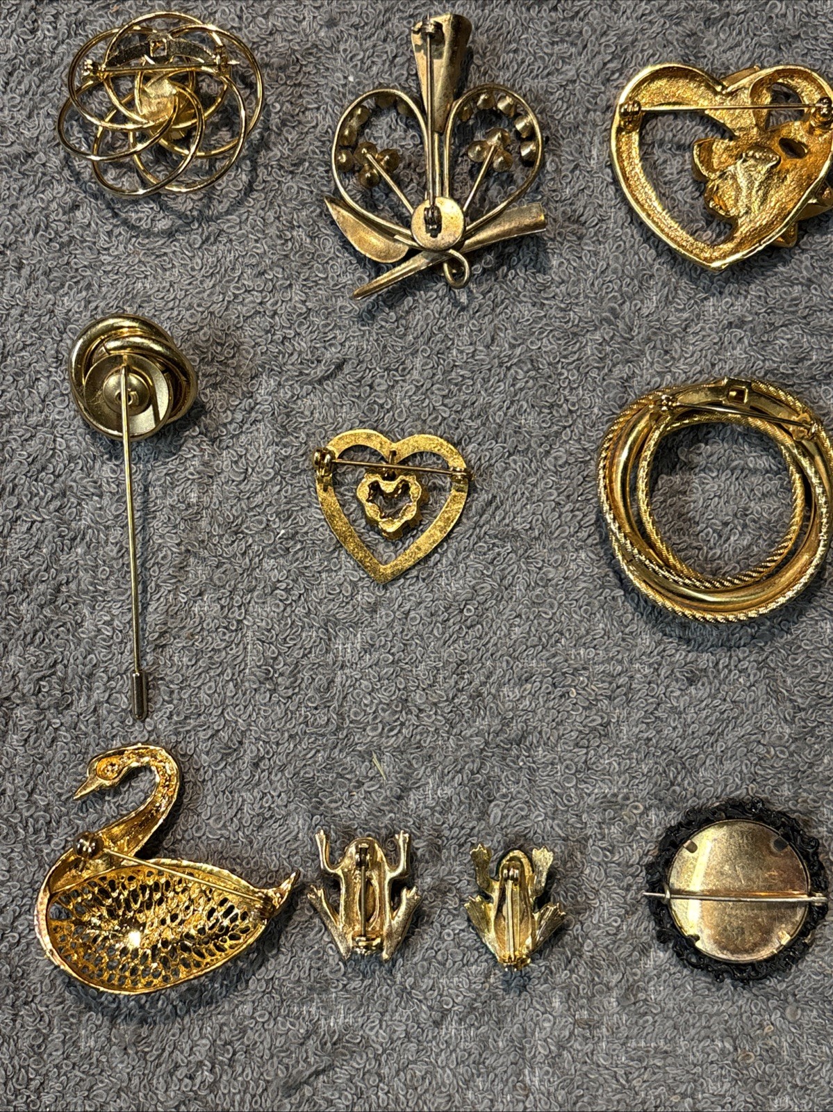Vintage Brooch Lot Of 21 Brands Are Avon And Unbranded Sizes Range From 1 To 4in