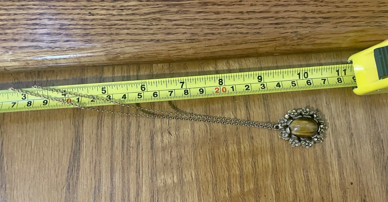 Vintage Tiger Eye Stone in Bronze Floral Motif Pendant 20” Chain Necklace Estate