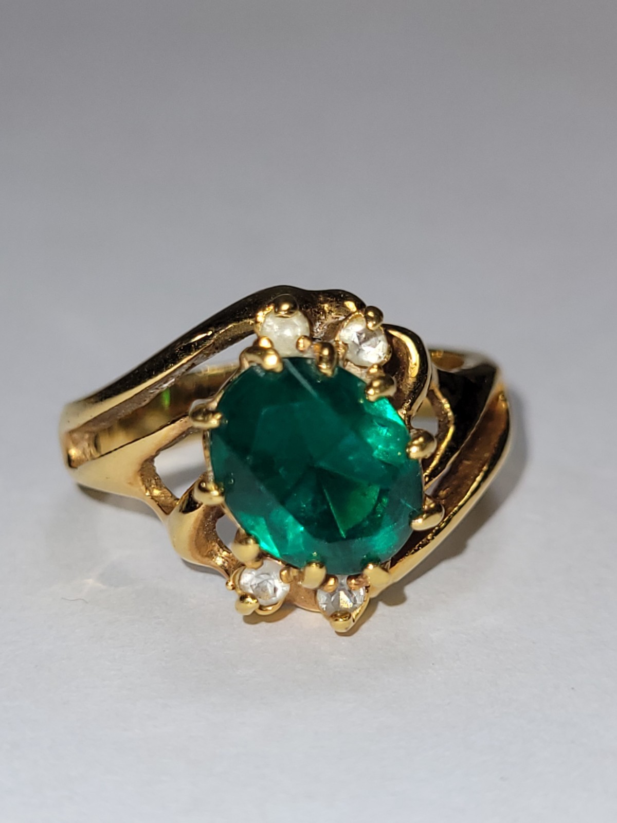 Vintage 14KGE Plate Imitation Emerald Solitaire Clear Stone Accents Fashion Ring