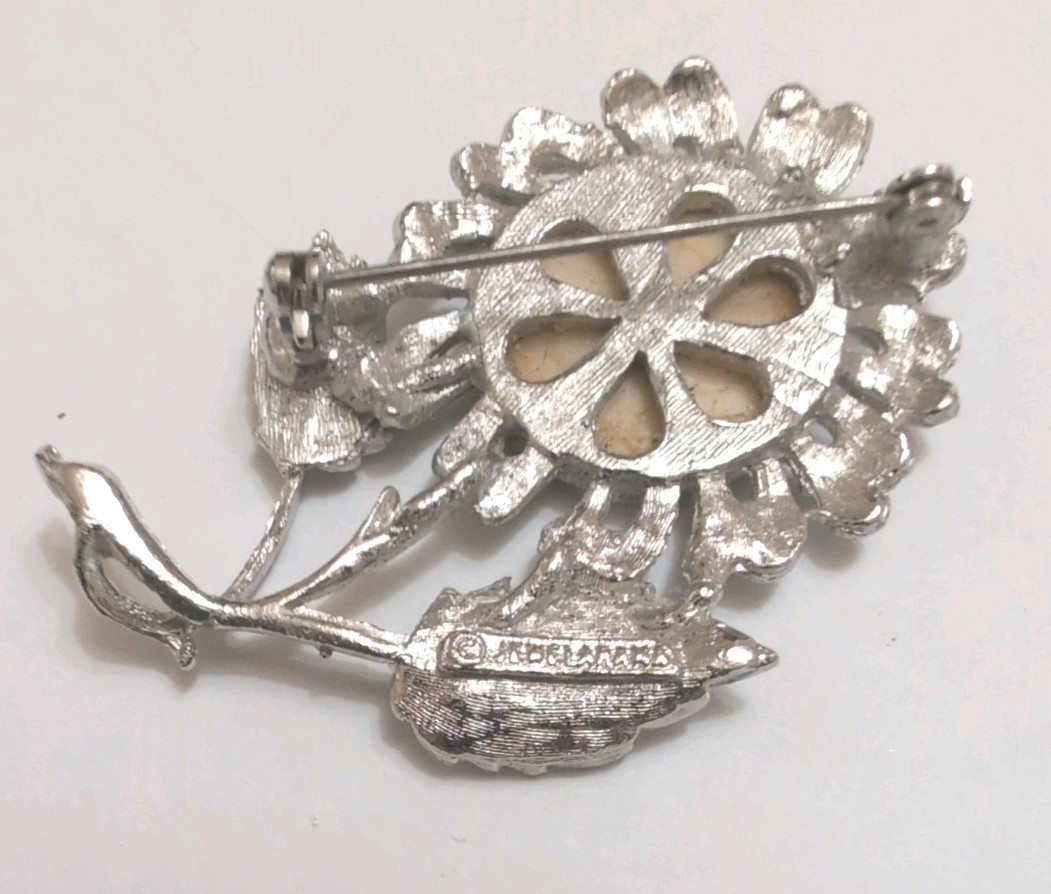Vintage Variety Lot Of 6 Brooches/Pins In Gold And Silver Tones Some Signed