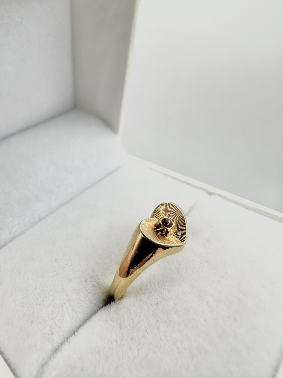 VTG Gold Tone Avon Heart Ring Red Rhinestone Sz5 Estate Sale Signed Trendy Read