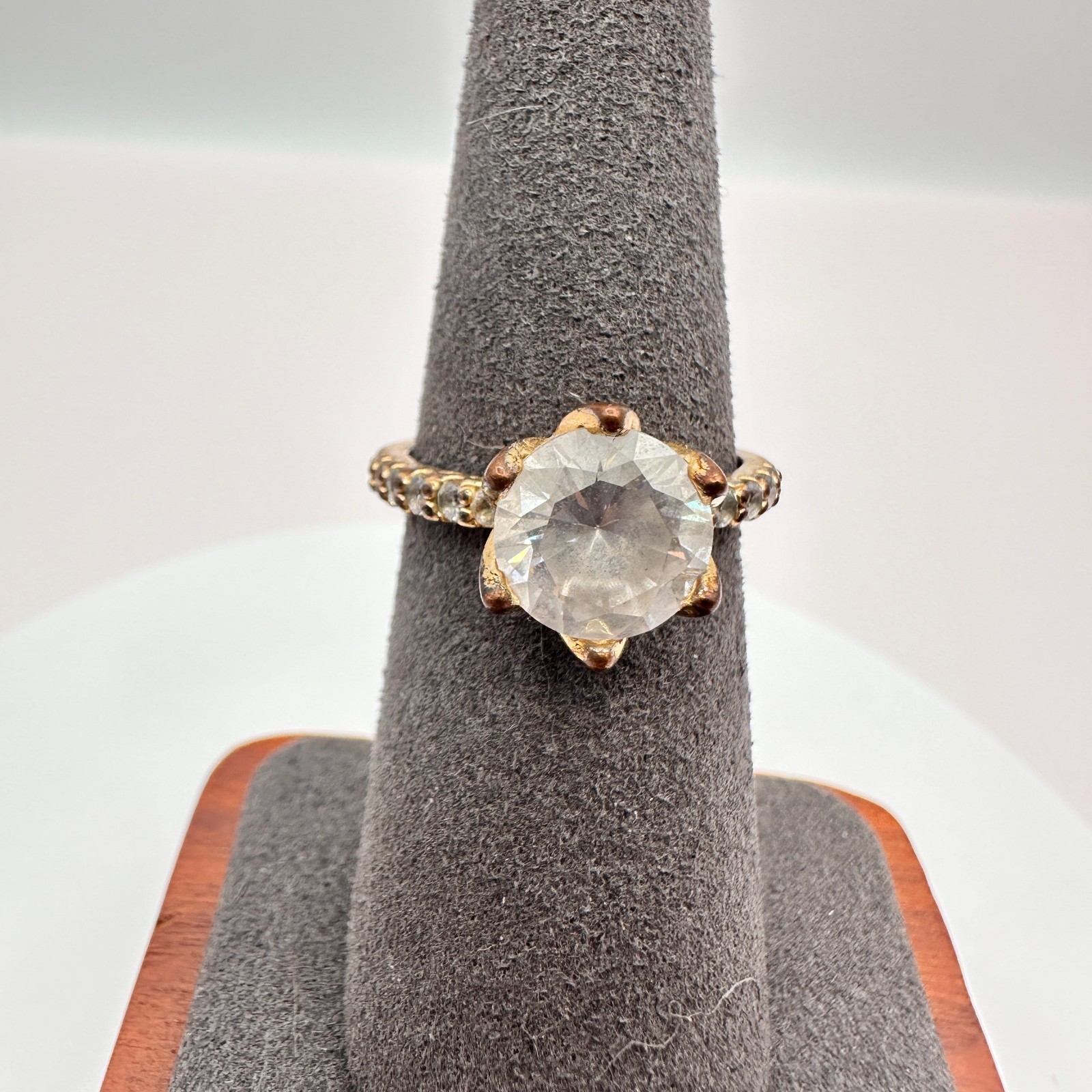 Vintage 90s Gold Tone Solitaire Ring Clear Round Glass Classic Fashion Jewelry