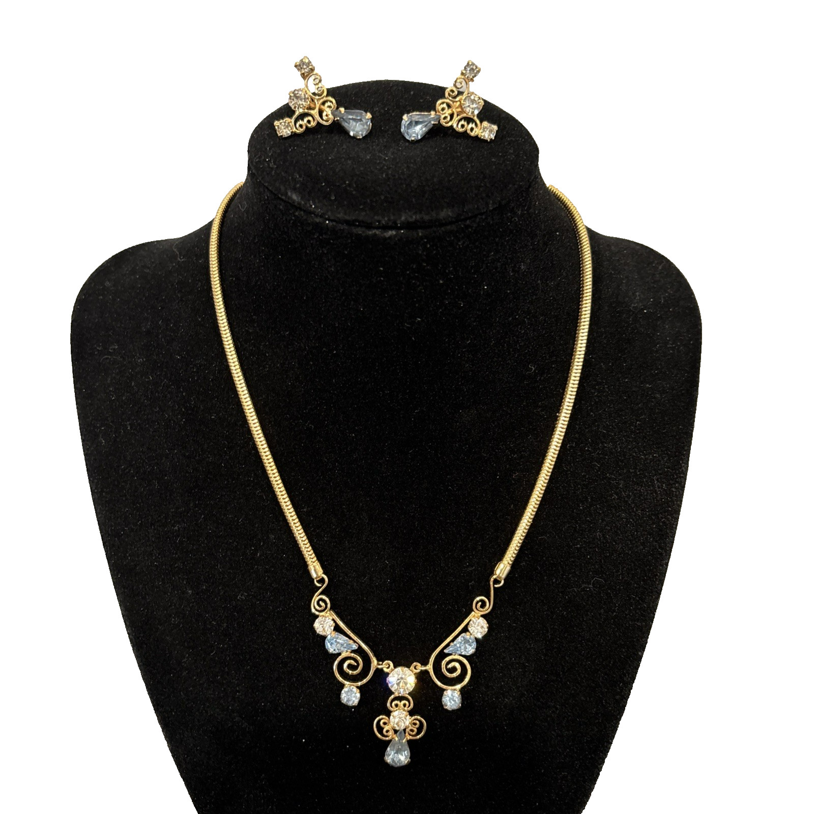 Leo Glass Light Blue Designer 15″ Necklace & Matching Screw Back Earrings Set