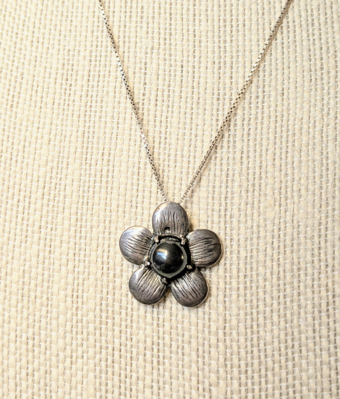 Sterling Mod Flower Necklace w Hematite Center & 925 Italy Chain Vintage Jewelry