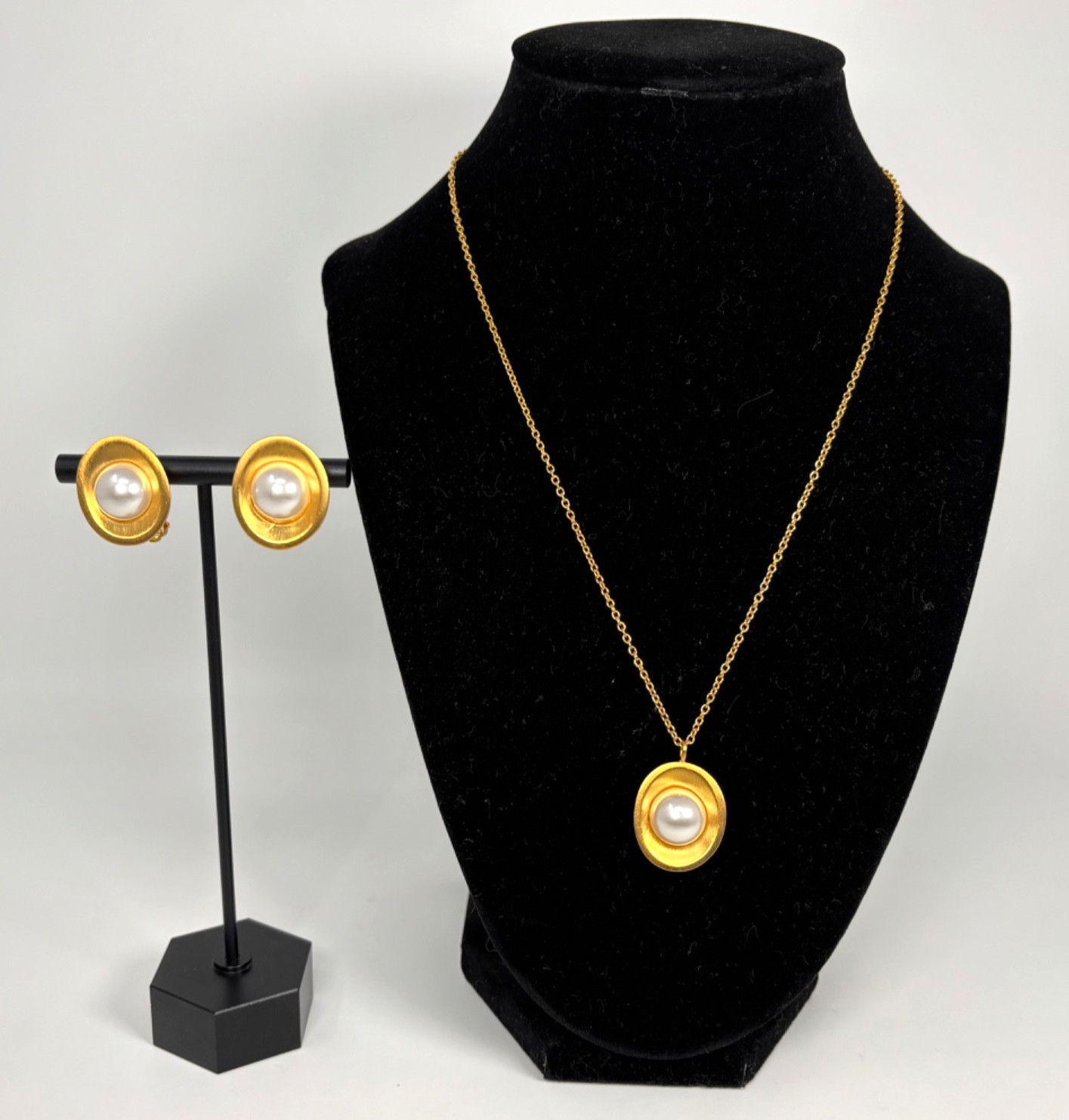 VTG MMA KHM Matte 24K Gold Plate Faux Pearl Cupid Necklace Clip Earrings Set