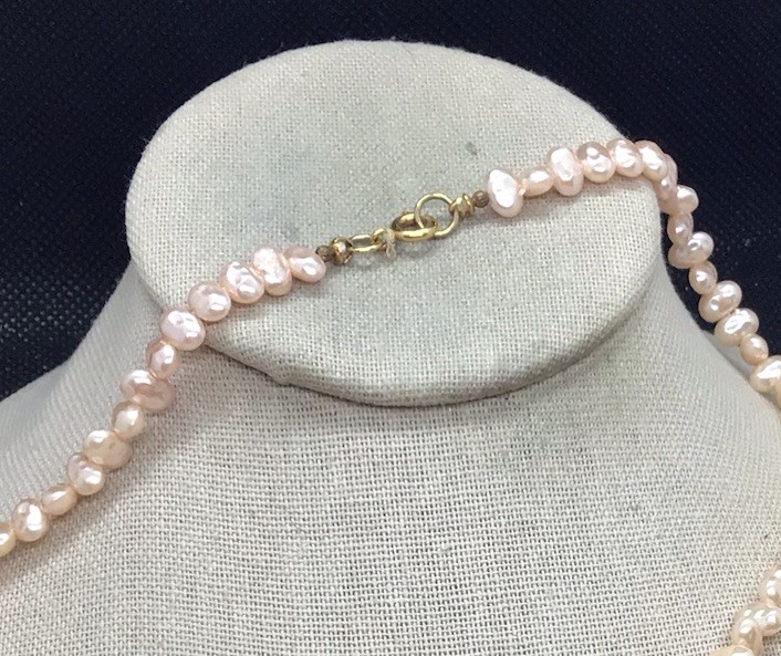 Vintage Costume Long Pale Pink Plastic Simulated Pearl Necklace 30″ G241