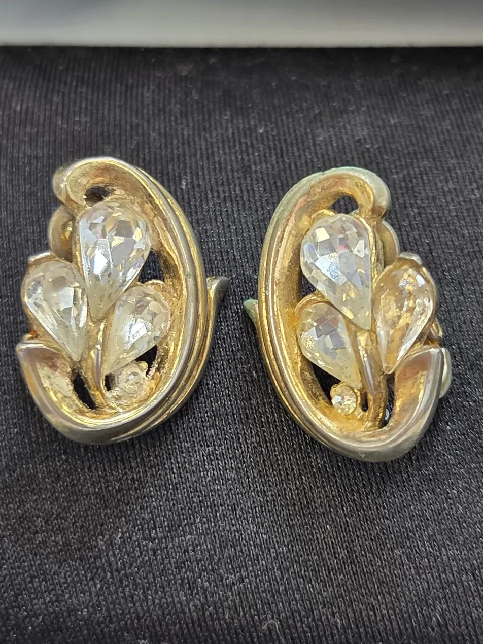 Trifari Signed Vintage Clip Earrings Gold Tone Rhinestone Scroll Leaf