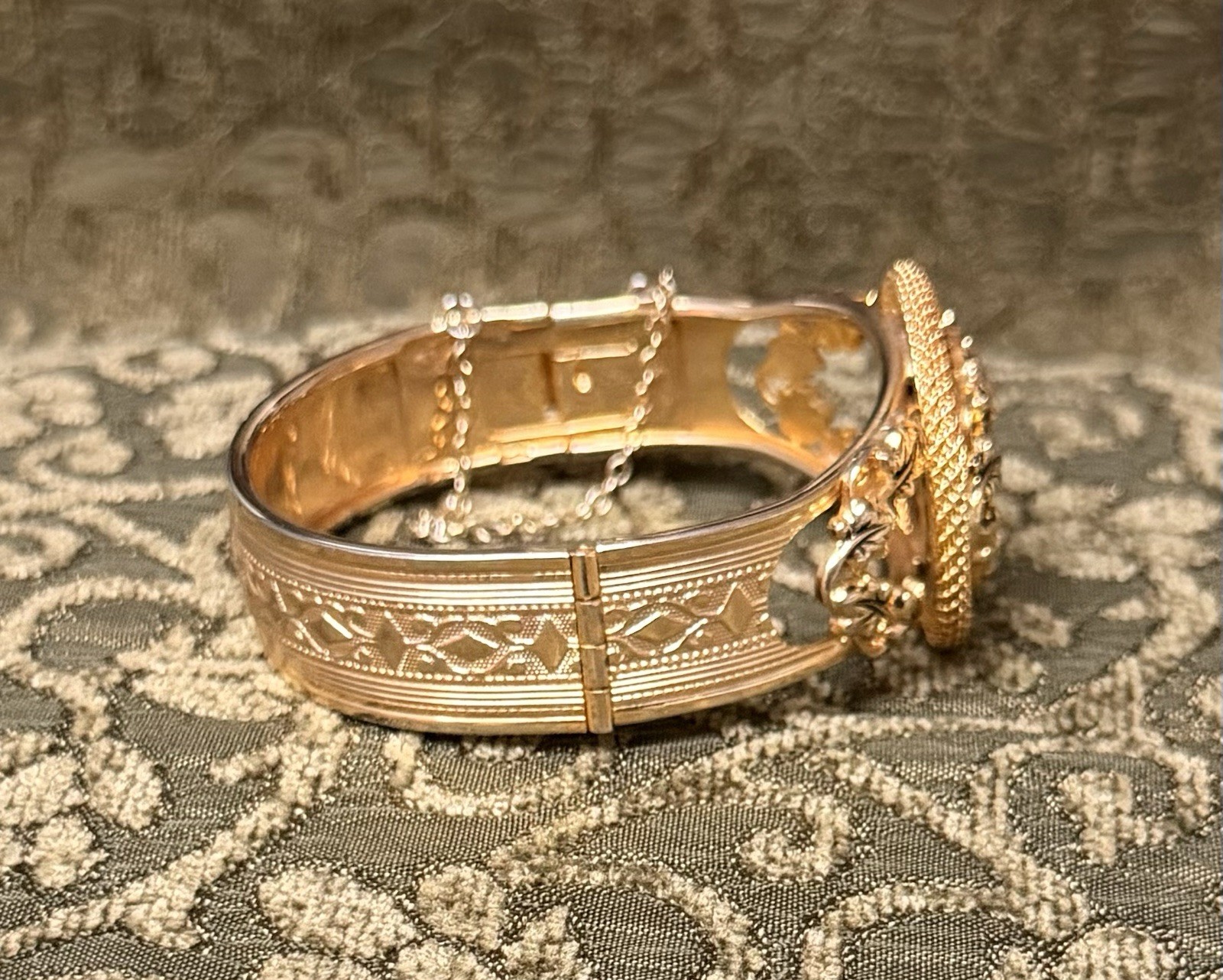 Vintage Faux Jade And Gold Tone Metal Bracelet / Costume Jewelry