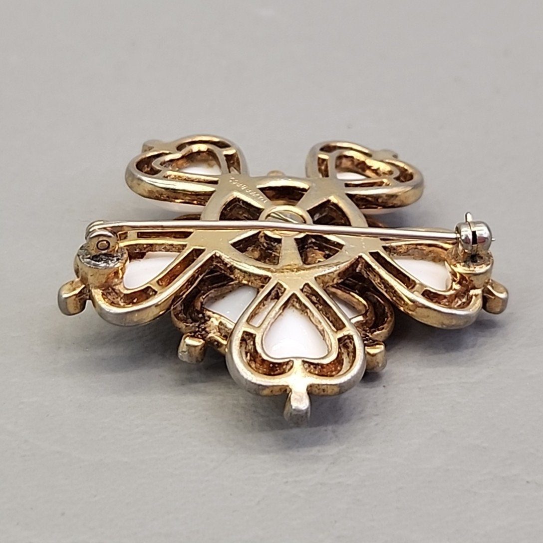 Vintage Mazer Bros Flower Brooch White Glass Molded Gold Tone 1 5/8″