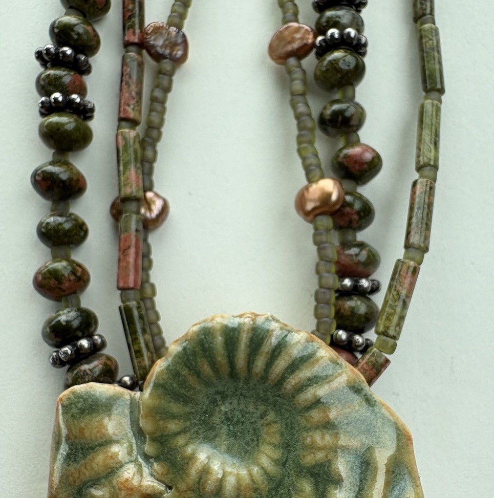 Vintage SeaShell Pattern Handmade Jewelry Ceramic Art Necklace Diane Wilson Folk