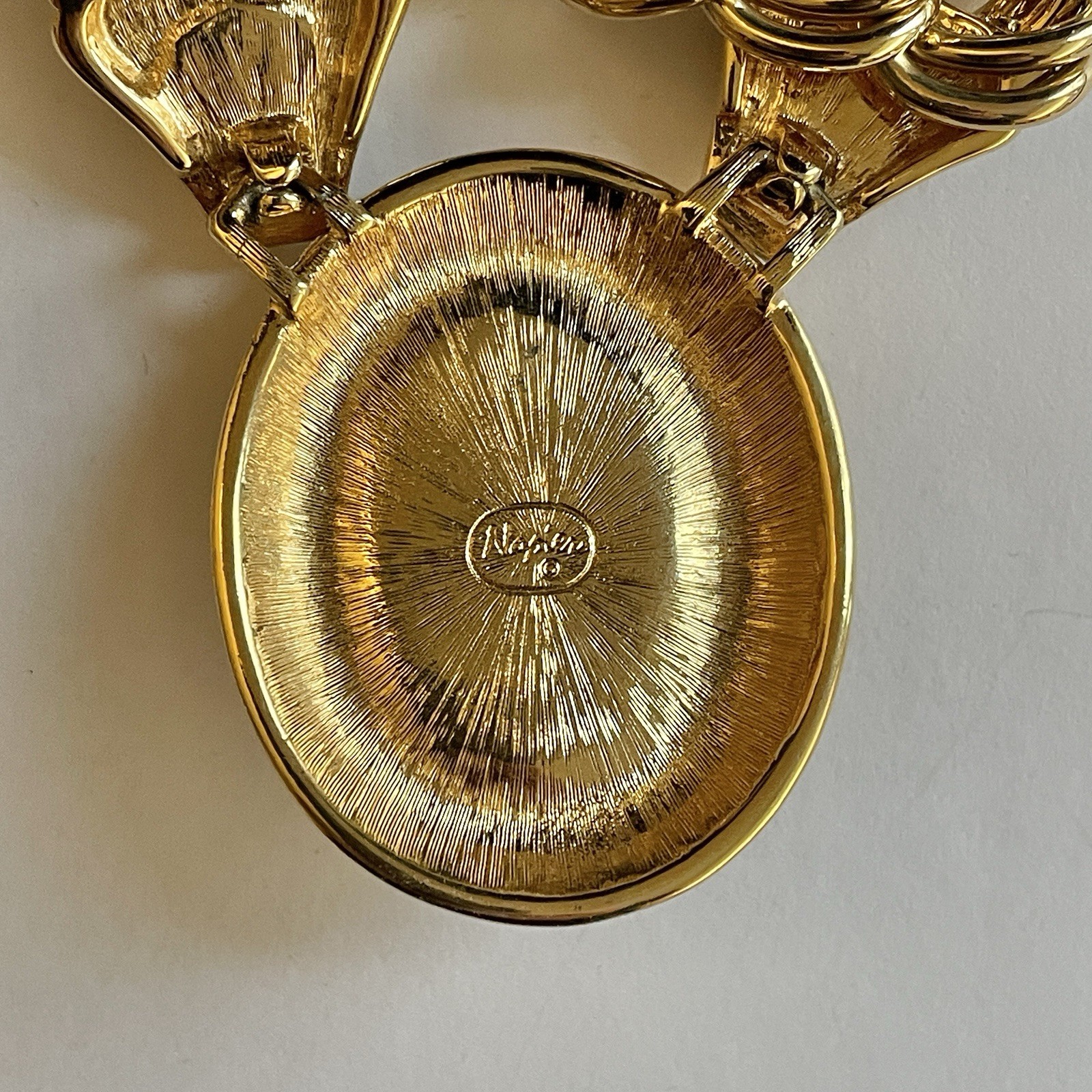 Vintage Napier Heavy Gold Tone Chain Black Oval Pendant Statement Necklace