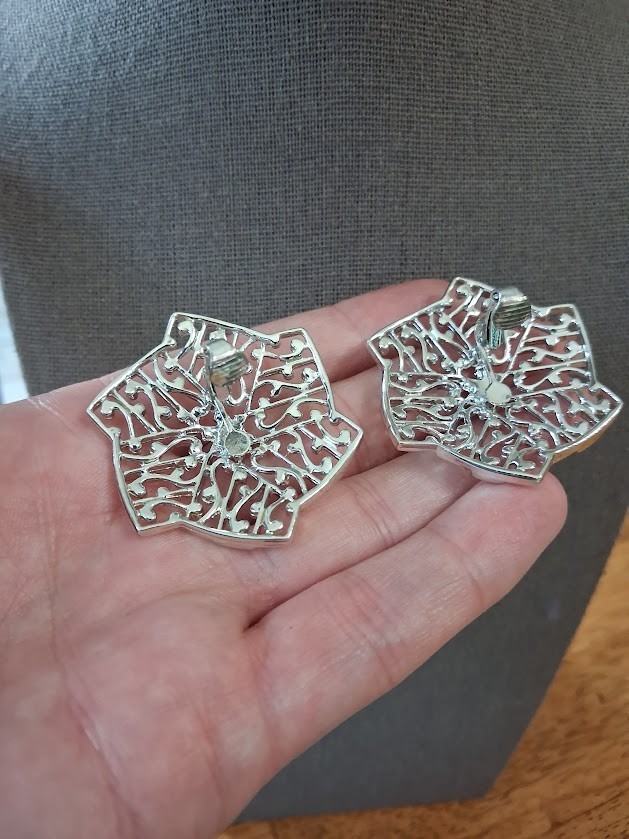 Vintage Sarah Coventry clip on earrings
