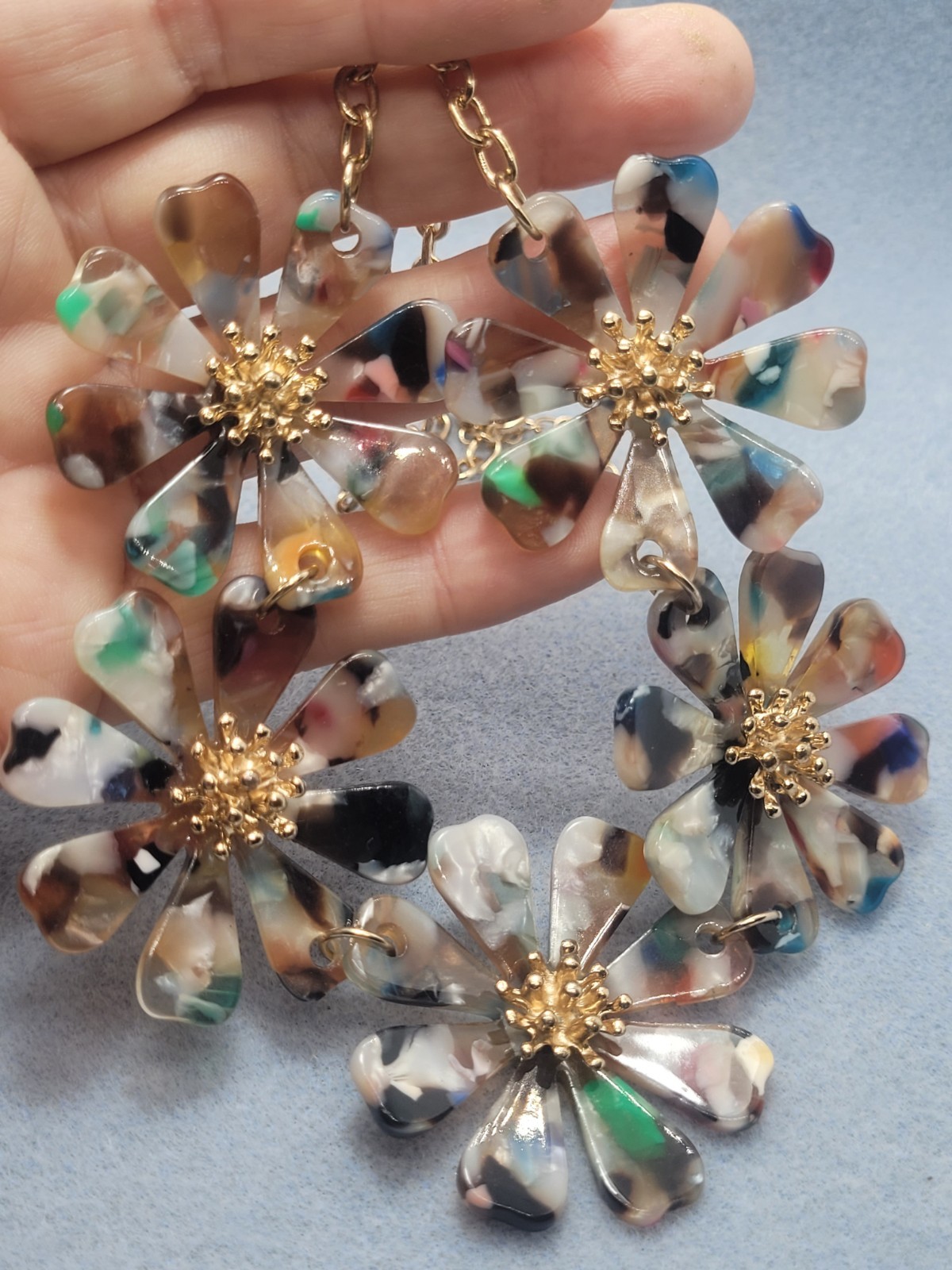 Missoni haute couture resin flower necklace stunning gold-tone finish 18in.