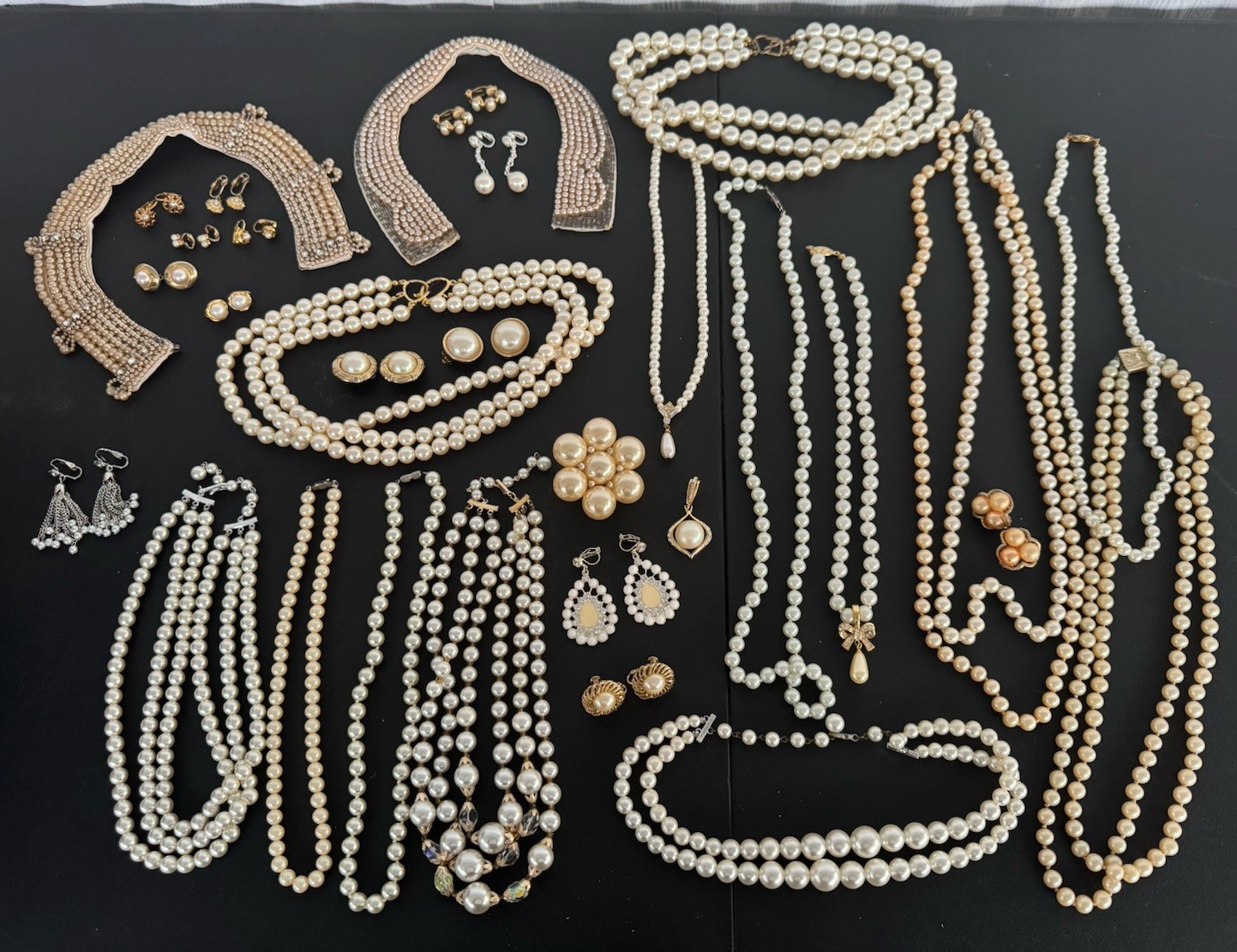 Huge-estate-jewelry-Lot-Faux Pearl- Costume Jewelry Lot B 32 Pieces